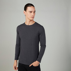 Plain T-shirt with Round Neck and Long Sleeves