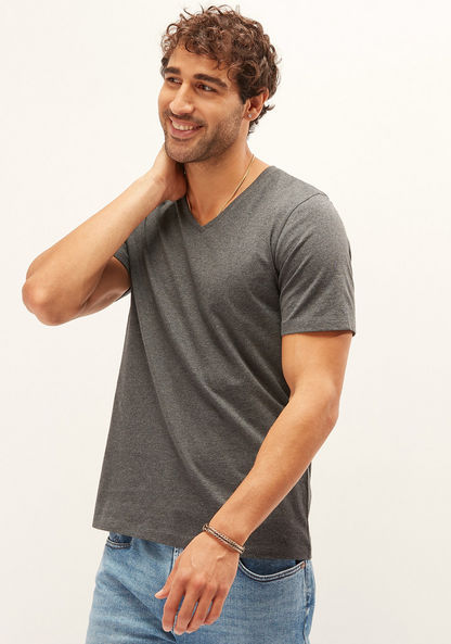 Plain T-shirt with V-neck and Short Sleeves