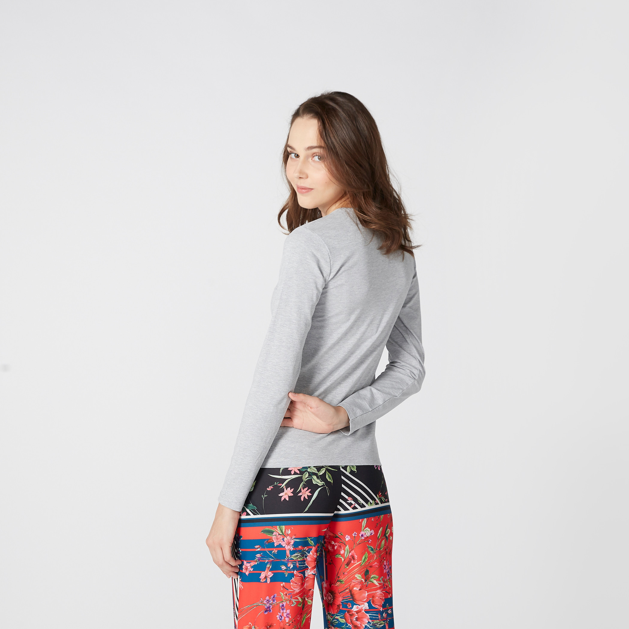 تيشيرت سادة بياقة ضيّقة وأكمام قصيرة-women-clothing-tshirts-image-15