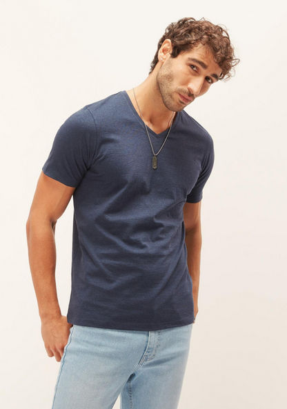 Solid T-shirt with V-neck and Short Sleeves