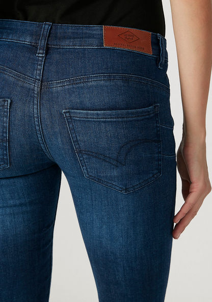 بنطلون جينز مزين مع تفاصيل جيوب وحلقات للحزام من لي كوبر-%D8%AC%D9%8A%D9%86%D8%B2-image-2