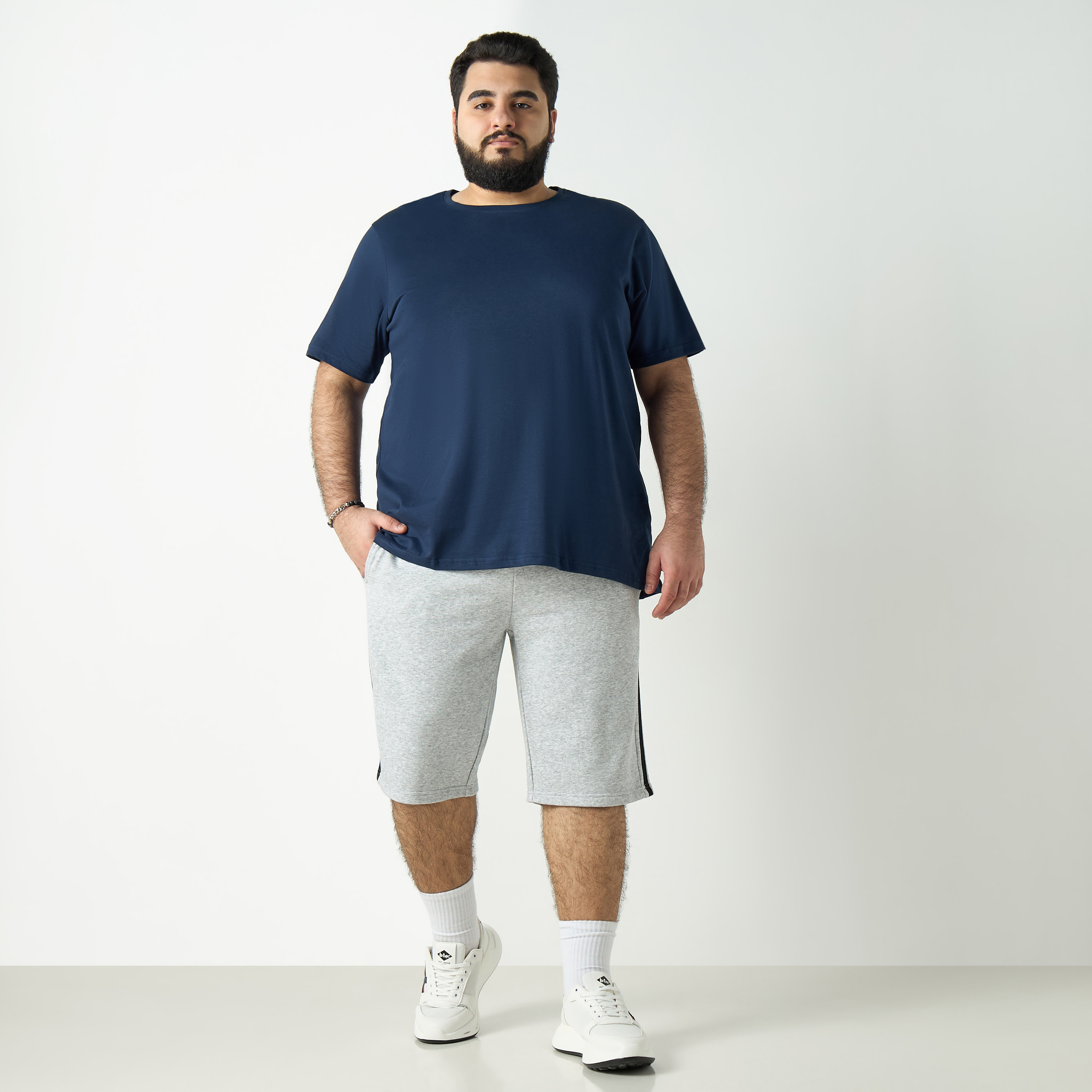 تيشيرت سادة بياقة مستديرة وأكمام قصيرة-men-clothing-nightwear-tshirts-image-2