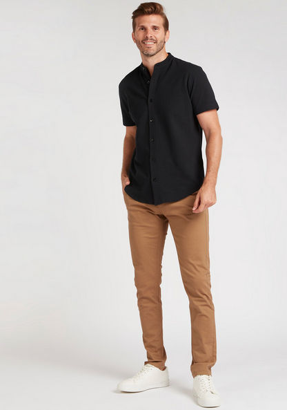 Solid Chinos with Button Closure and Pockets