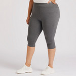 Plus Size Solid Cropped Leggings