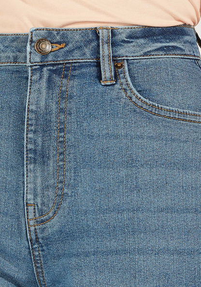 بنطلون جينز سادة بخصر متوسط الارتفاع وجيوب وزر إغلاق