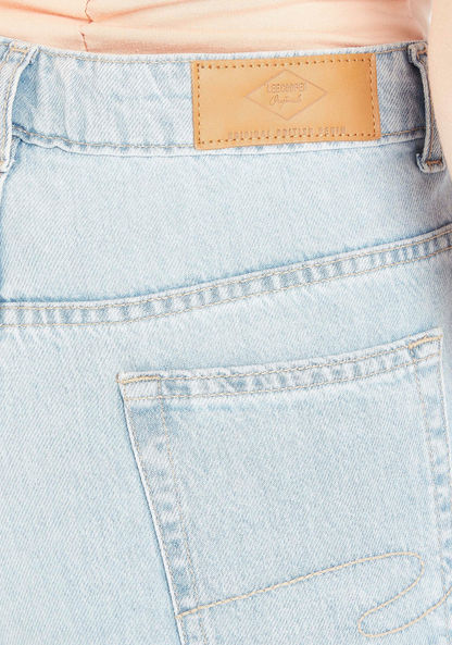 Lee Cooper Solid Mid-Rise Jeans with Pockets and Button Closure