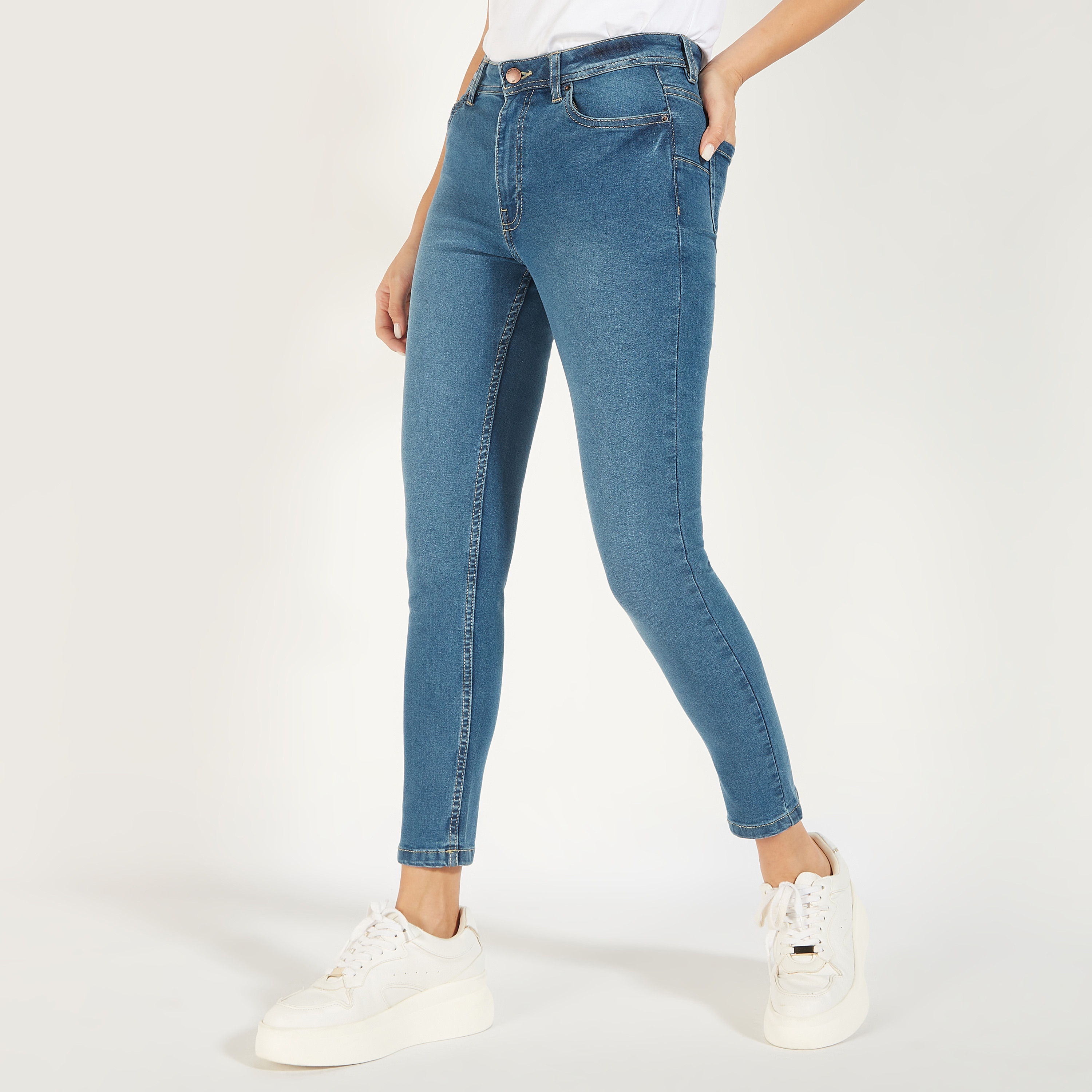 Discount women's outlet jeans