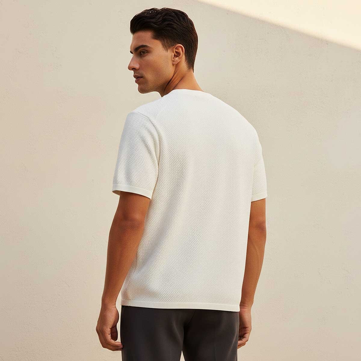 تيشيرت بارز الملمس بقصة عادية وياقة دائرية وأكمام قصيرة من أيكونيك-men-clothing-tshirtsandpolos-tshirts-image-4