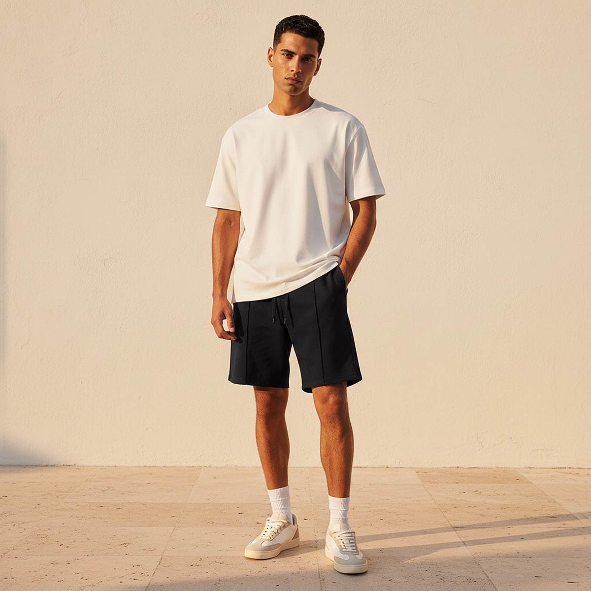 تيشيرت بقصّة مريحة وياقة ضيّقة وأكمام قصيرة من سبلاش بيزيكس-men-clothing-tshirtsandpolos-tshirts-image-3