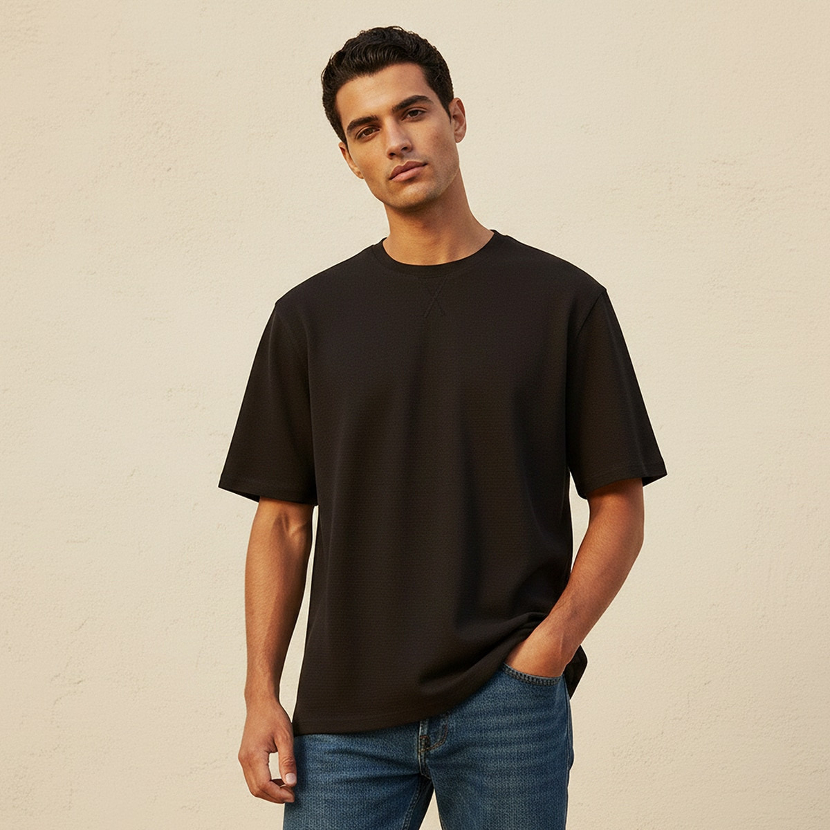 تيشيرت بارز الملمس بقصة مريحة وياقة ضيقة وأكمام قصيرة من أساسيات سبلاش-men-clothing-tshirtsandpolos-tshirts-image-1
