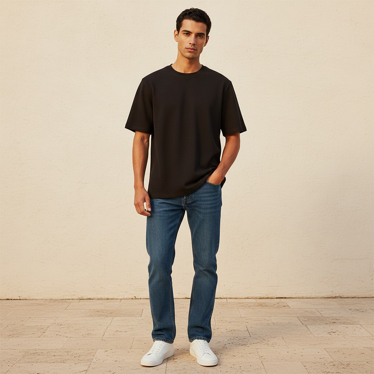تيشيرت بارز الملمس بقصة مريحة وياقة ضيقة وأكمام قصيرة من أساسيات سبلاش-men-clothing-tshirtsandpolos-tshirts-image-3