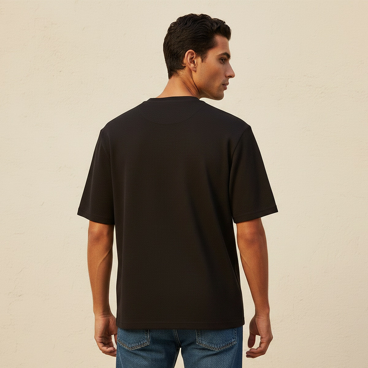 تيشيرت بارز الملمس بقصة مريحة وياقة ضيقة وأكمام قصيرة من أساسيات سبلاش-men-clothing-tshirtsandpolos-tshirts-image-4