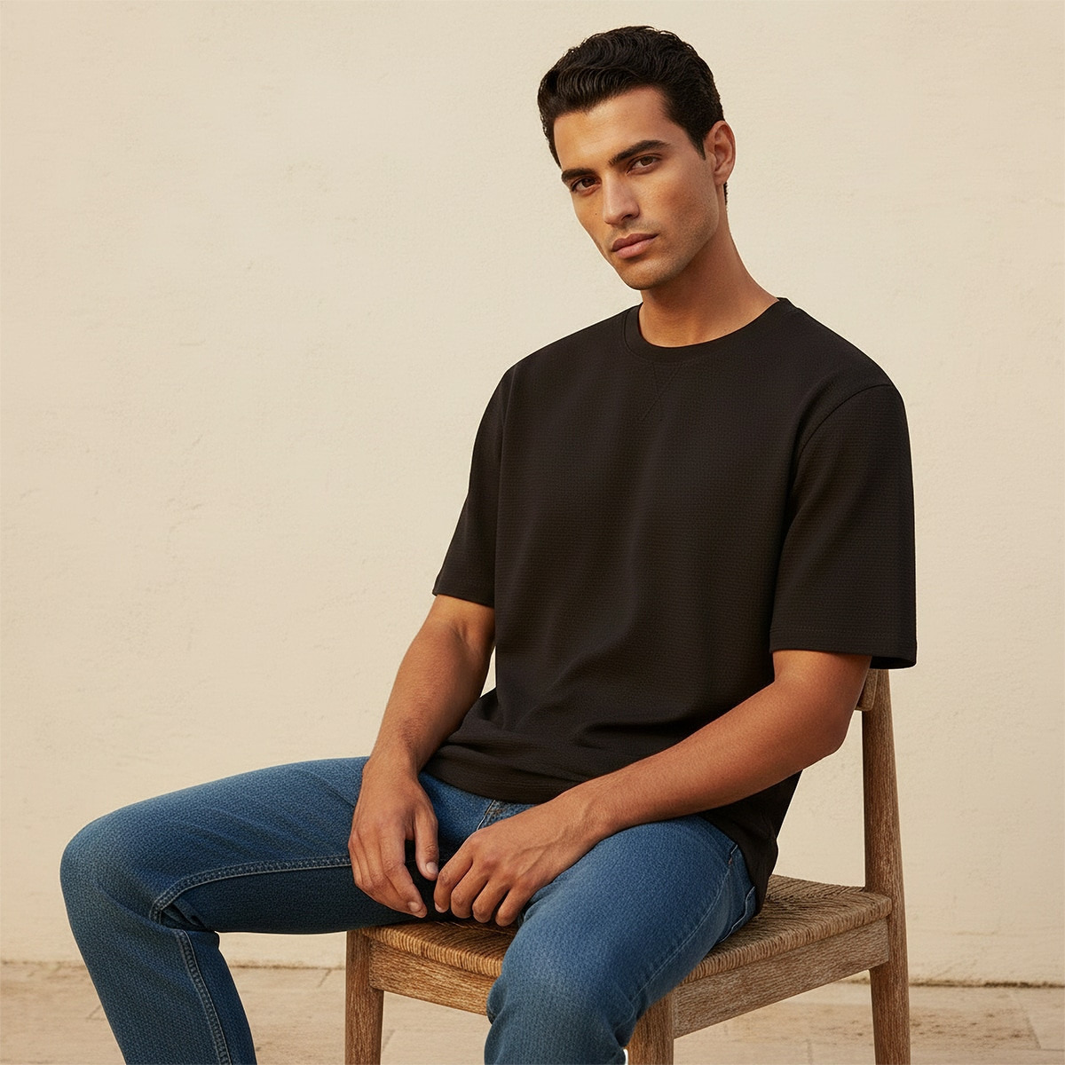 تيشيرت بارز الملمس بقصة مريحة وياقة ضيقة وأكمام قصيرة من أساسيات سبلاش-men-clothing-tshirtsandpolos-tshirts-image-5