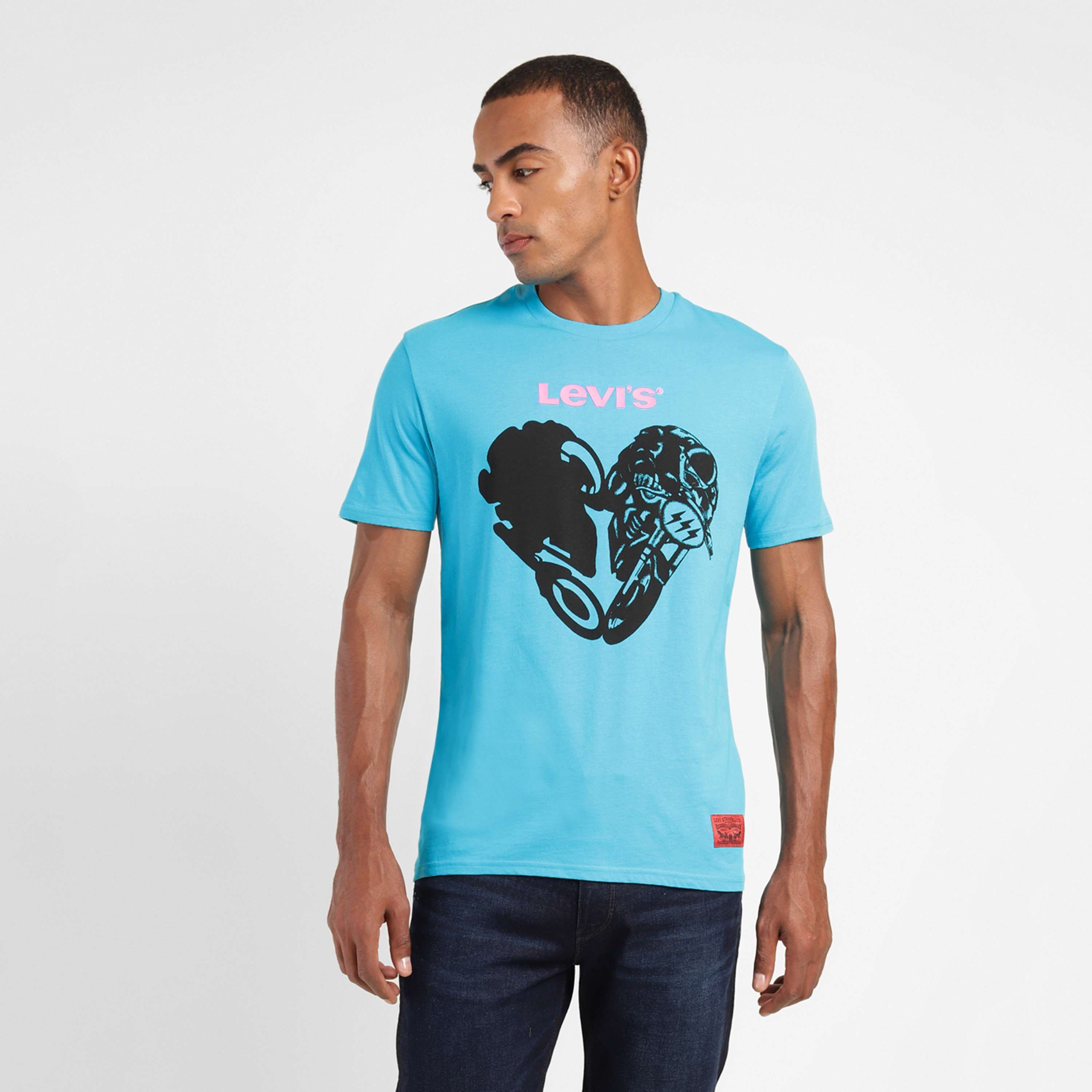 تيشيرت ليفايز بايكر هارت بأكمام قصيرة وياقة دائرية مع جرافيك-men-clothing-tshirtsandpolos-tshirts-image-1