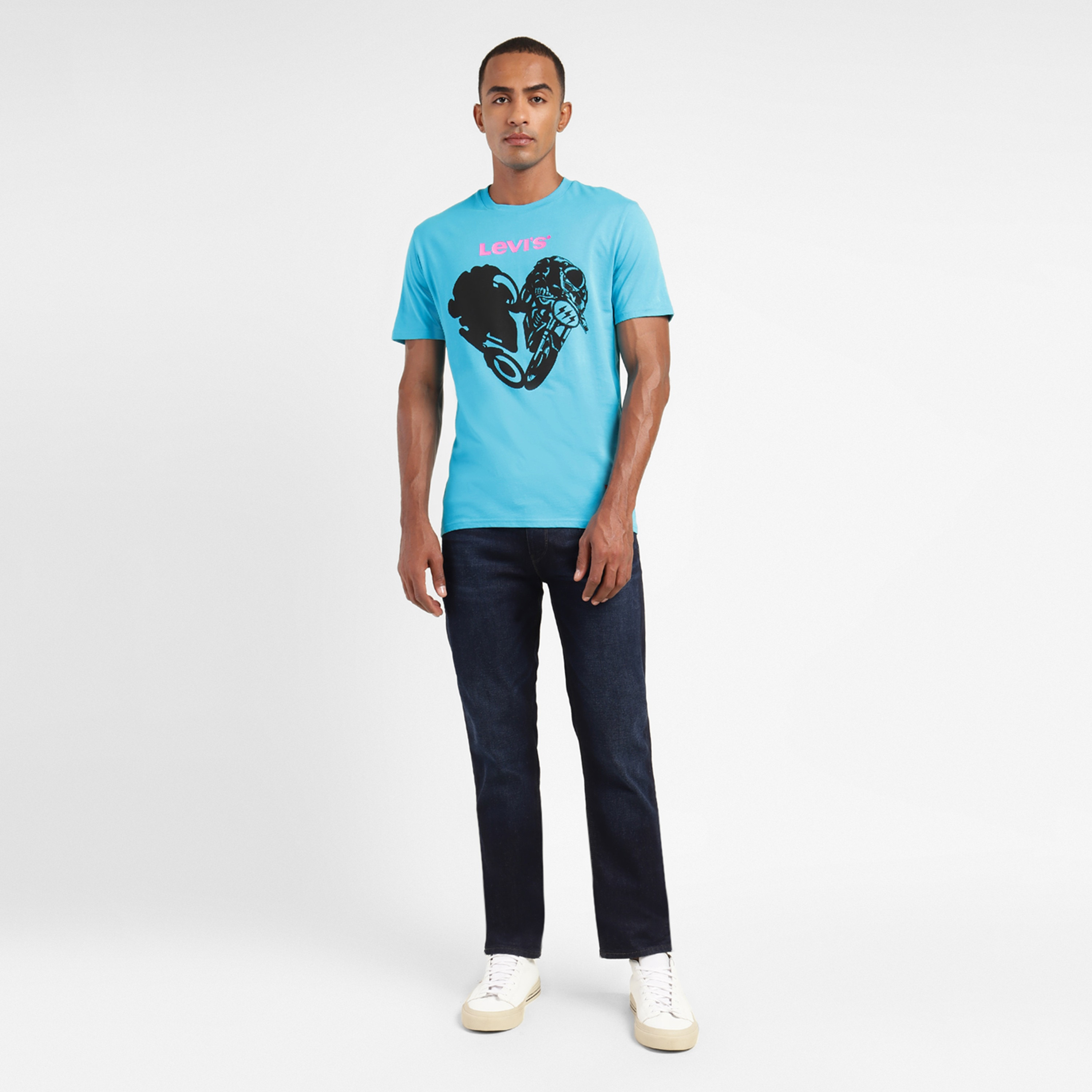 تيشيرت ليفايز بايكر هارت بأكمام قصيرة وياقة دائرية مع جرافيك-men-clothing-tshirtsandpolos-tshirts-image-2