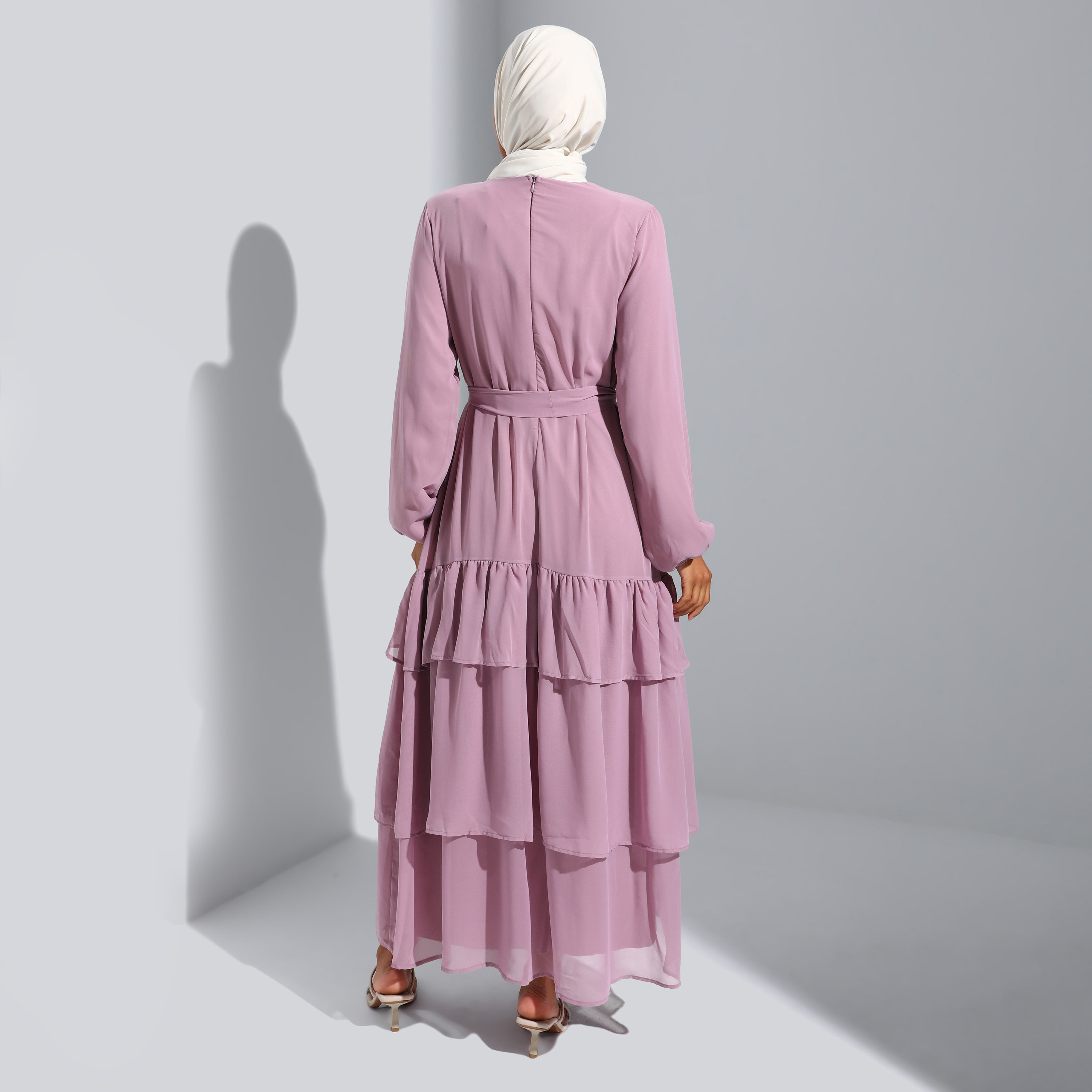 فستان مودانيسا سادة ذو طبقات برقبة دائرية ورباط أمامي مع حزام-women-clothing-dresses-image-4