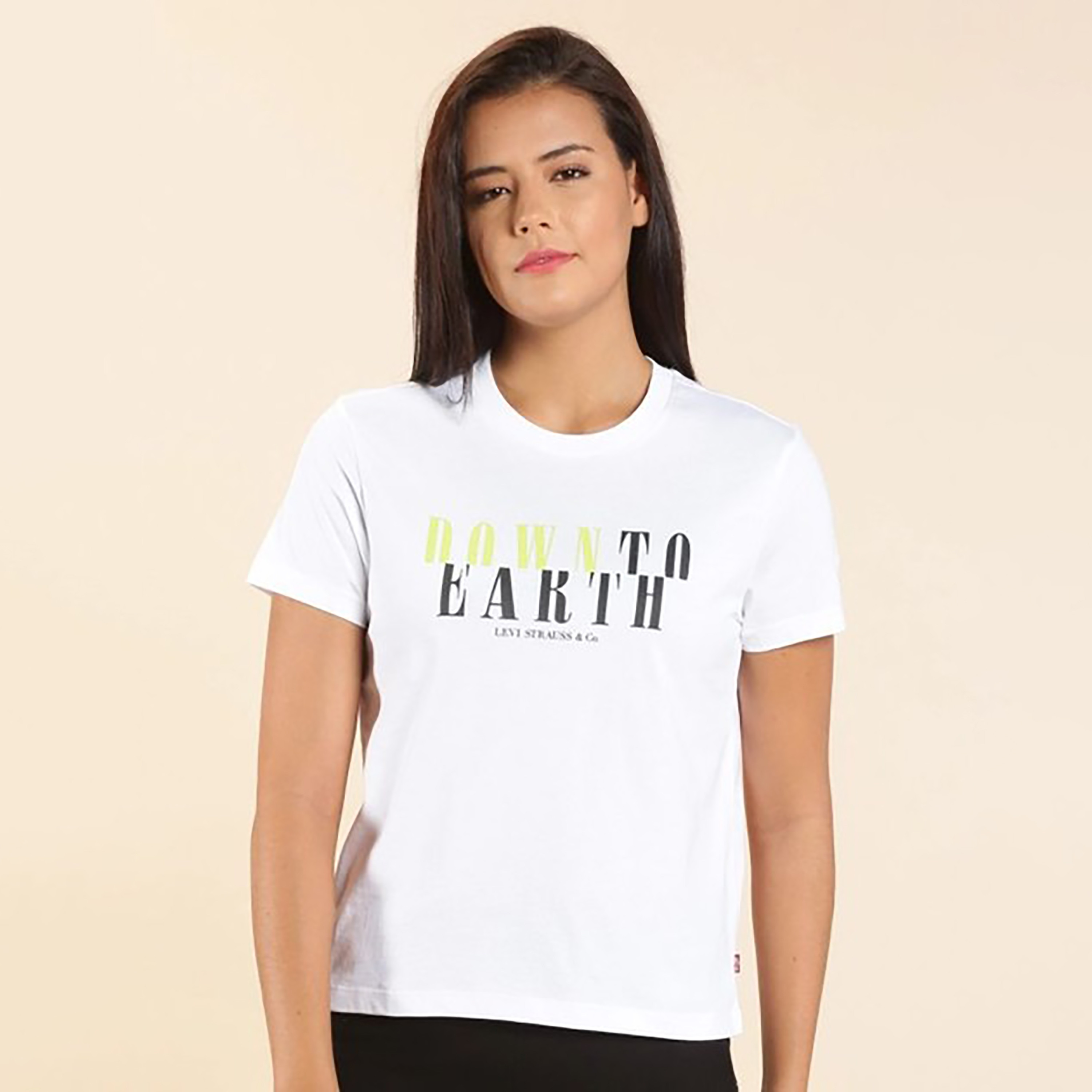 تي شيرت نسائي مطبوع بياقة دائرية وأكمام قصيرة من Levi-women-clothing-tshirts-image-1
