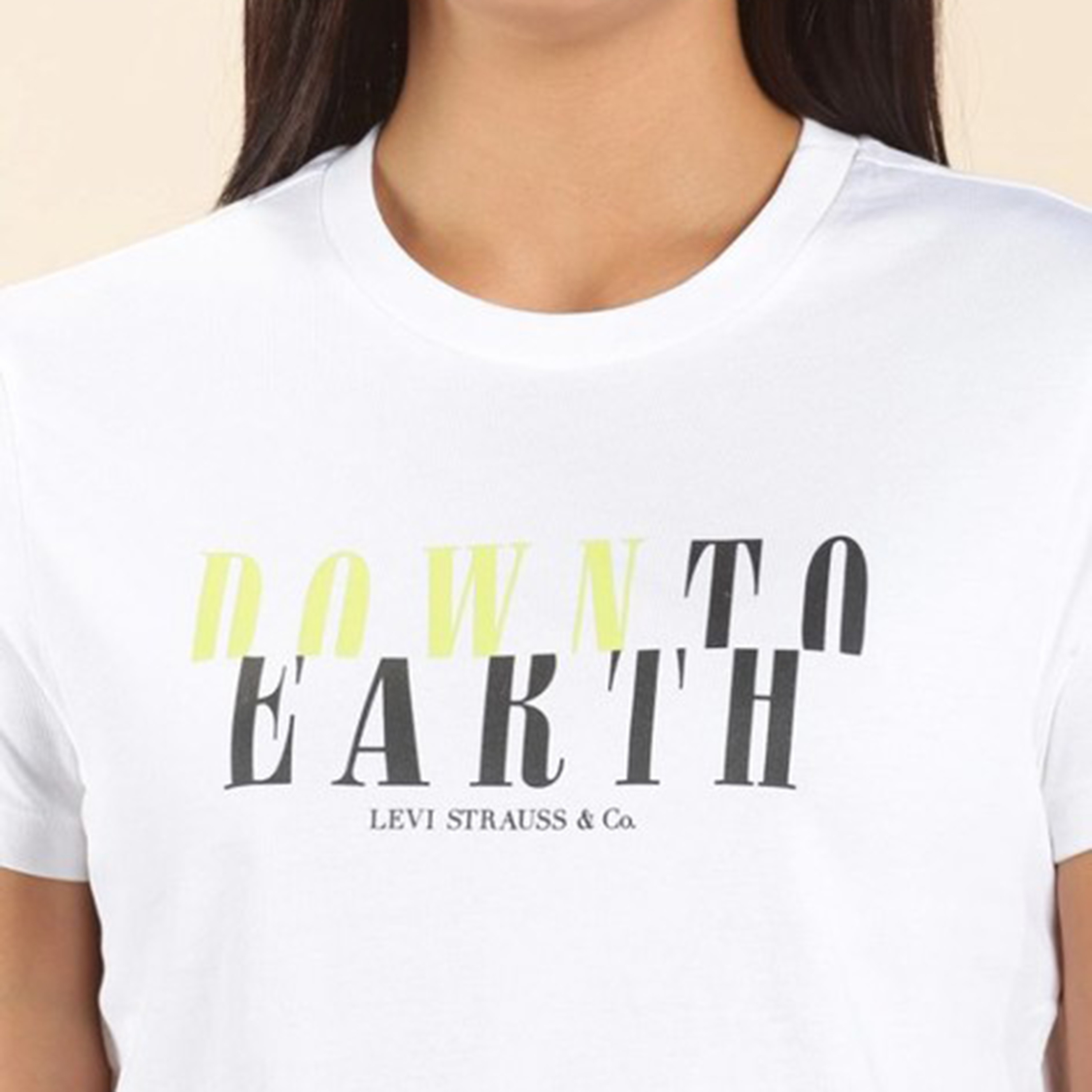 تي شيرت نسائي مطبوع بياقة دائرية وأكمام قصيرة من Levi-women-clothing-tshirts-image-2