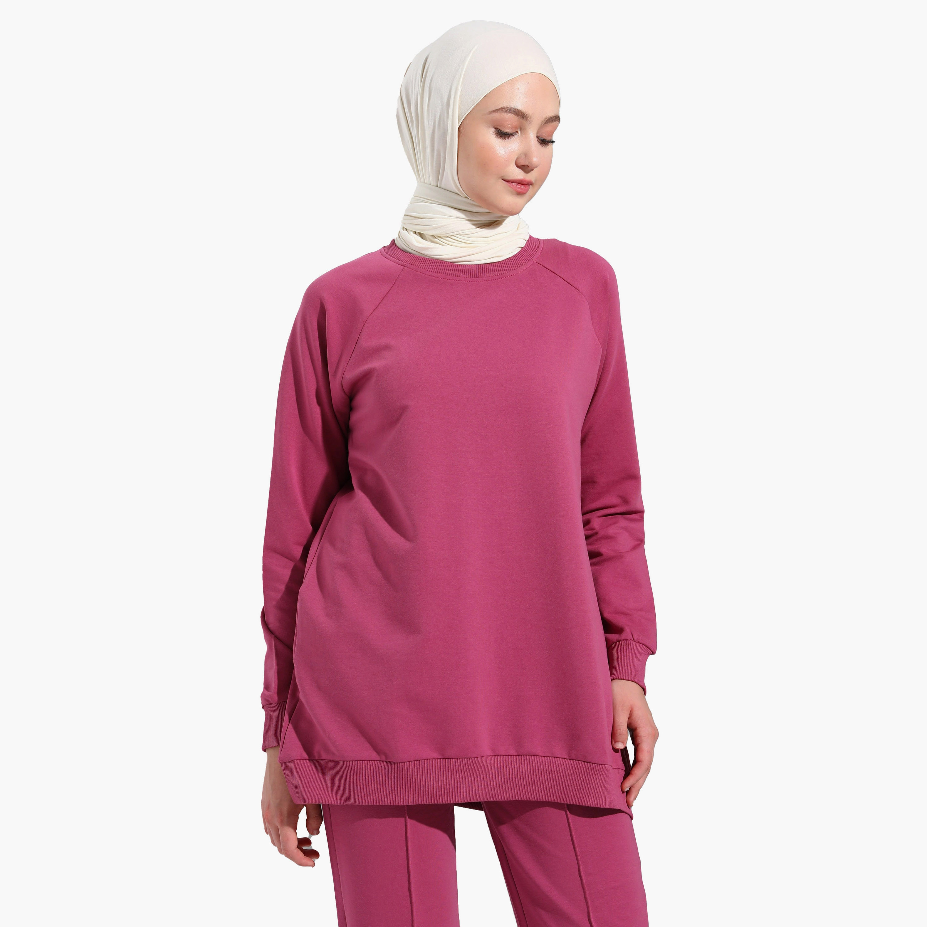 طقم بدلة رياضية مكون من سويت شيرت وسروال رياضي بغطاء للرأس من مودانيسا-women-clothing-coordsets-image-2