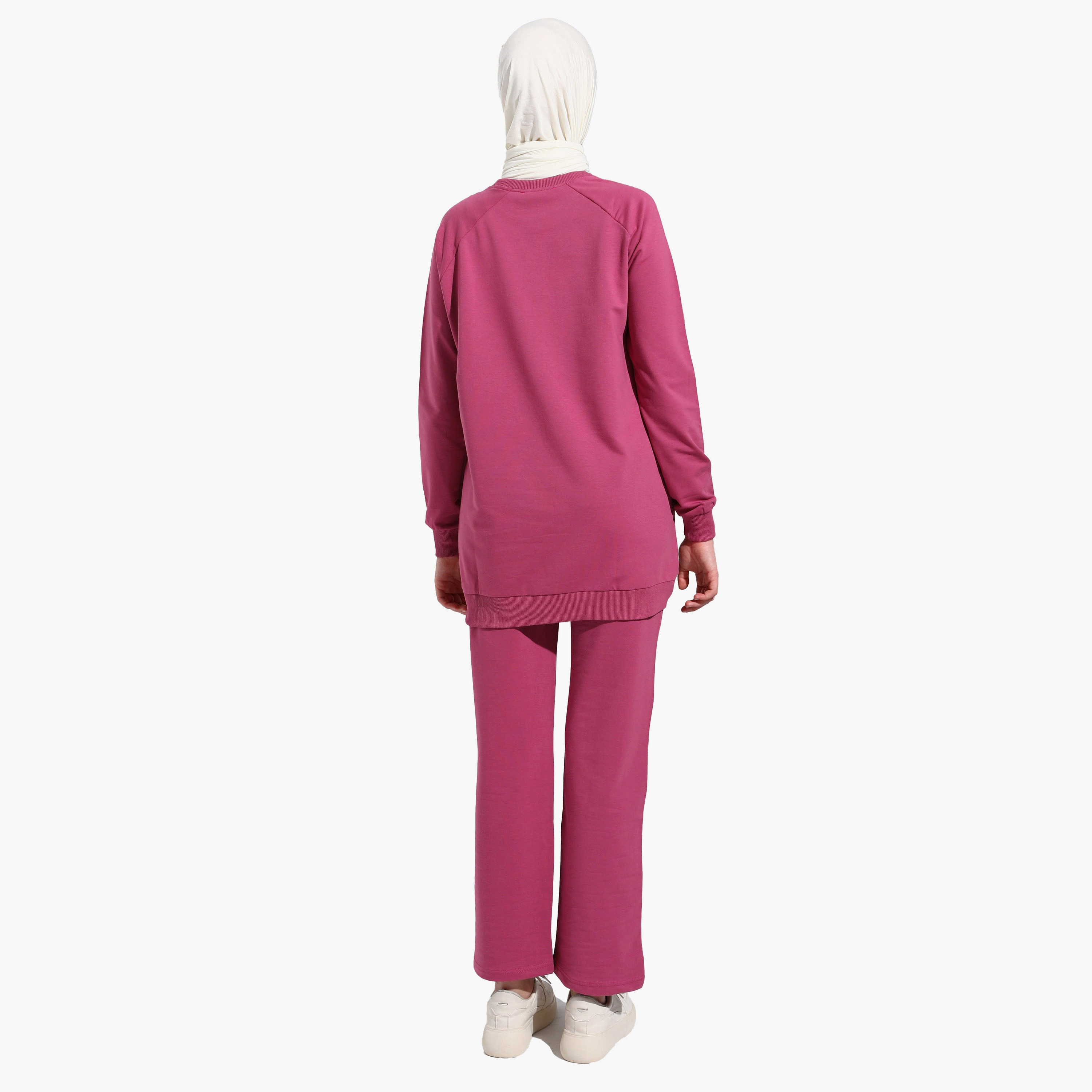 طقم بدلة رياضية مكون من سويت شيرت وسروال رياضي بغطاء للرأس من مودانيسا-women-clothing-coordsets-image-5
