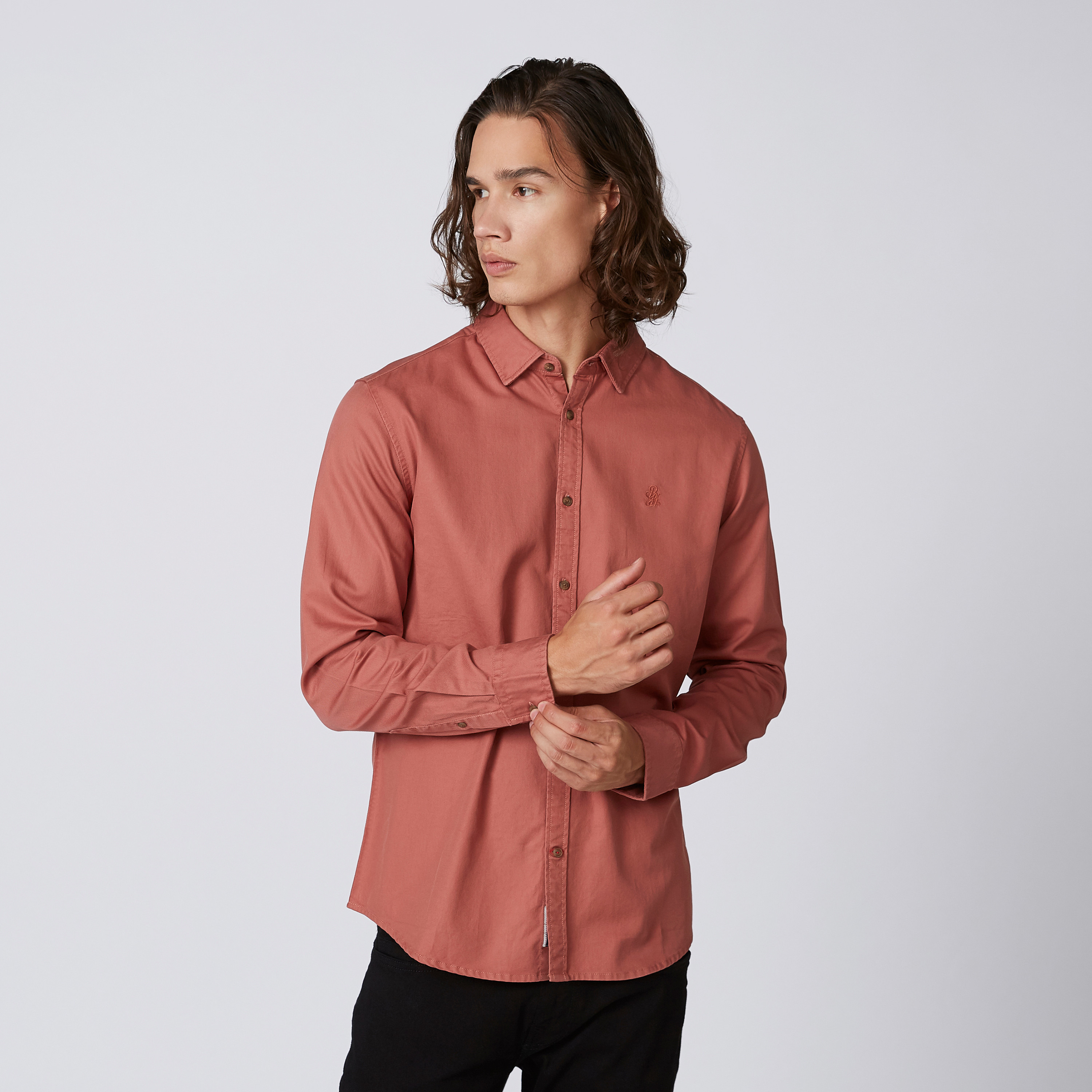 قميص سادة بياقة عاديّة وأكمام طويلة من بيينج هيومان-men-clothing-shirts-image-3