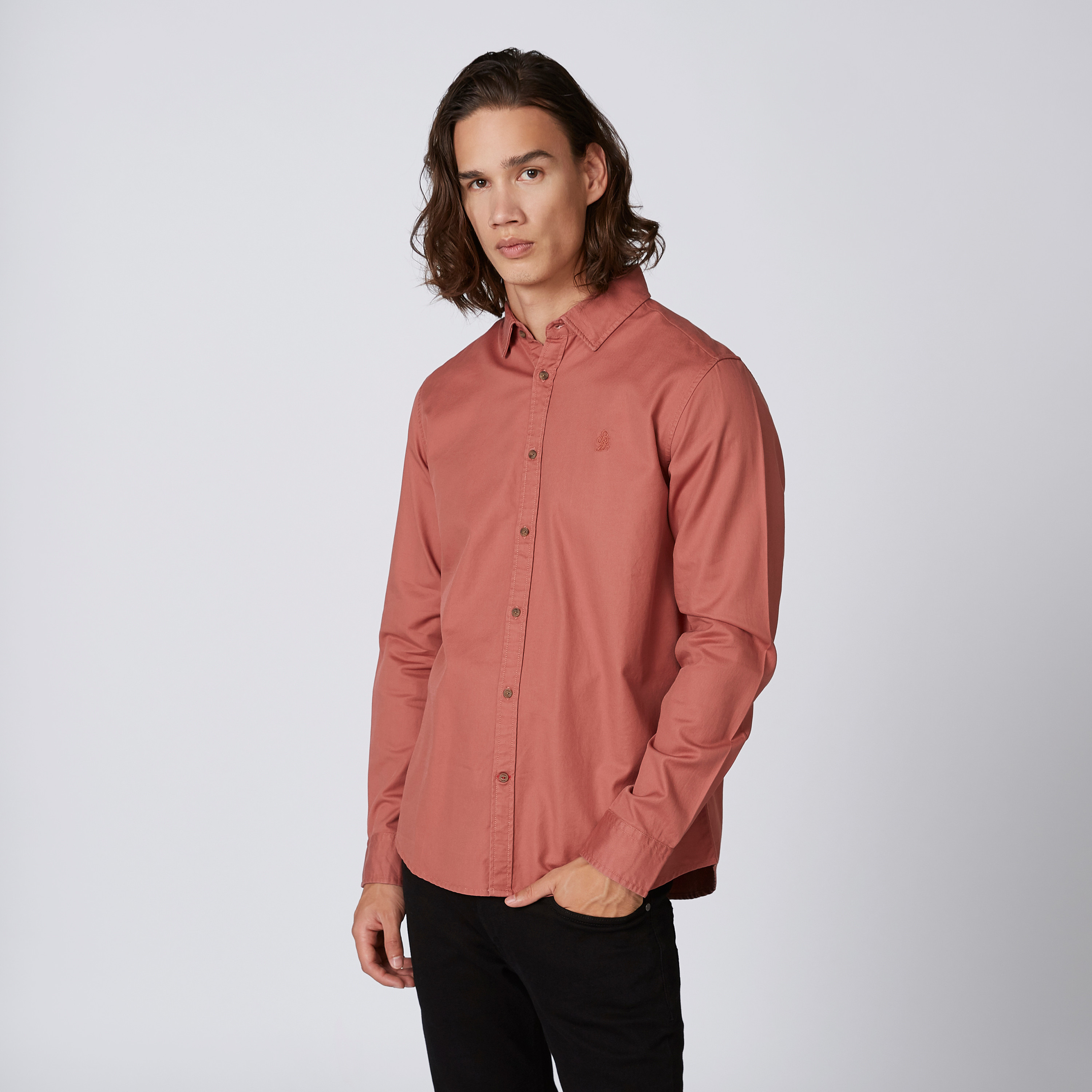 قميص سادة بياقة عاديّة وأكمام طويلة من بيينج هيومان-men-clothing-shirts-image-4