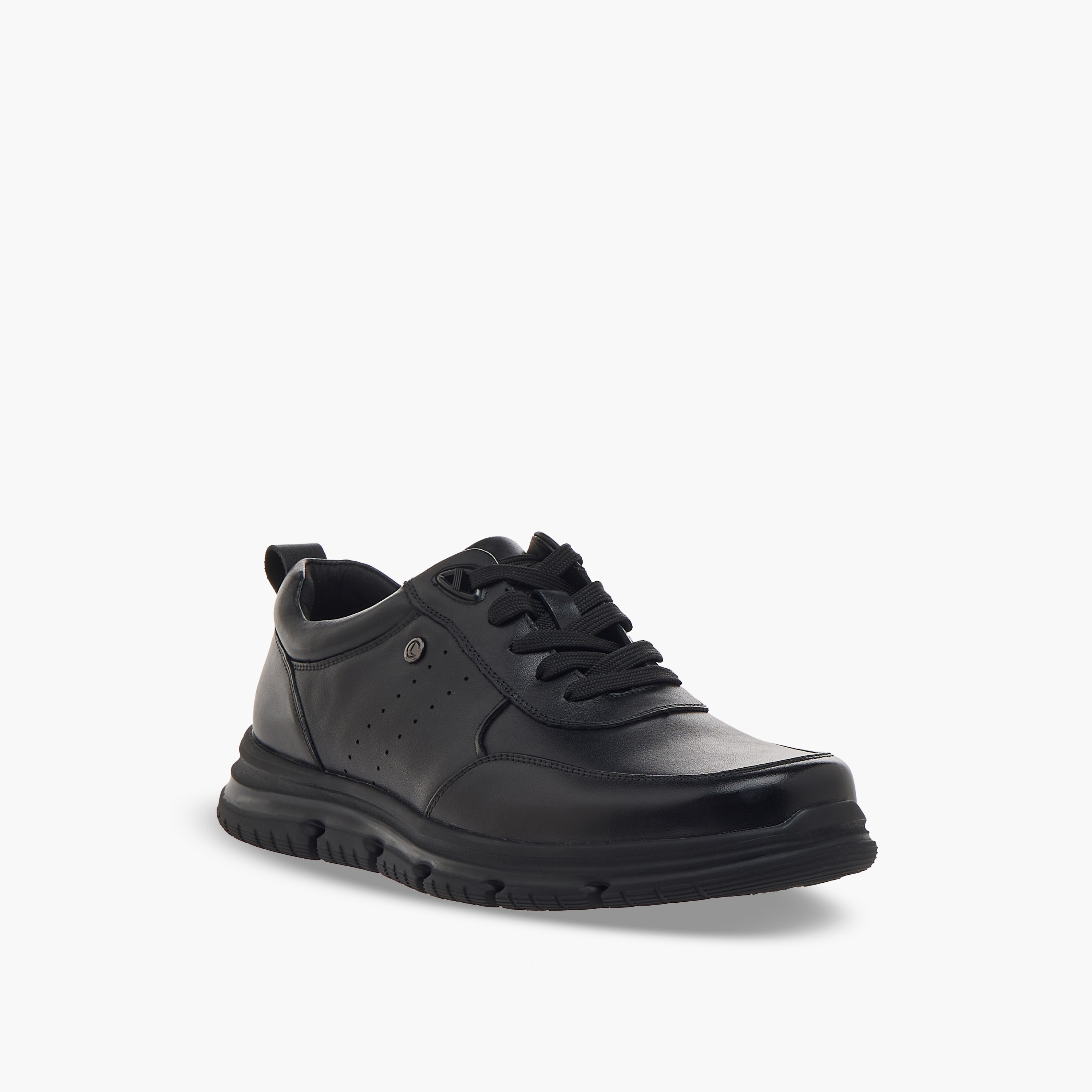 حذاء سنيكرز جلد بطول الكاحل ورباط إغلاق للرجال من لو كونفورت-men-shoes-sneakers-image-2