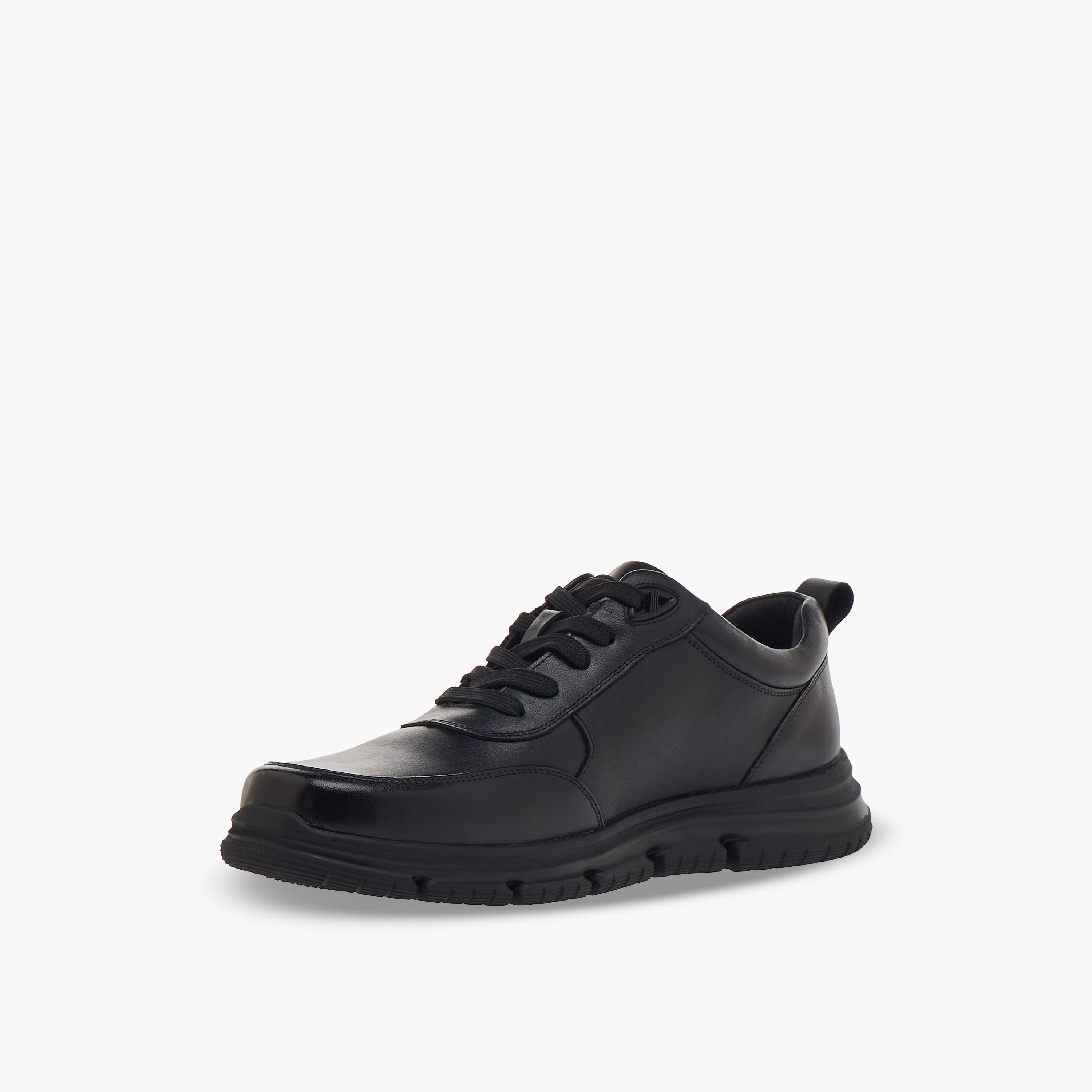 حذاء سنيكرز جلد بطول الكاحل ورباط إغلاق للرجال من لو كونفورت-men-shoes-sneakers-image-4