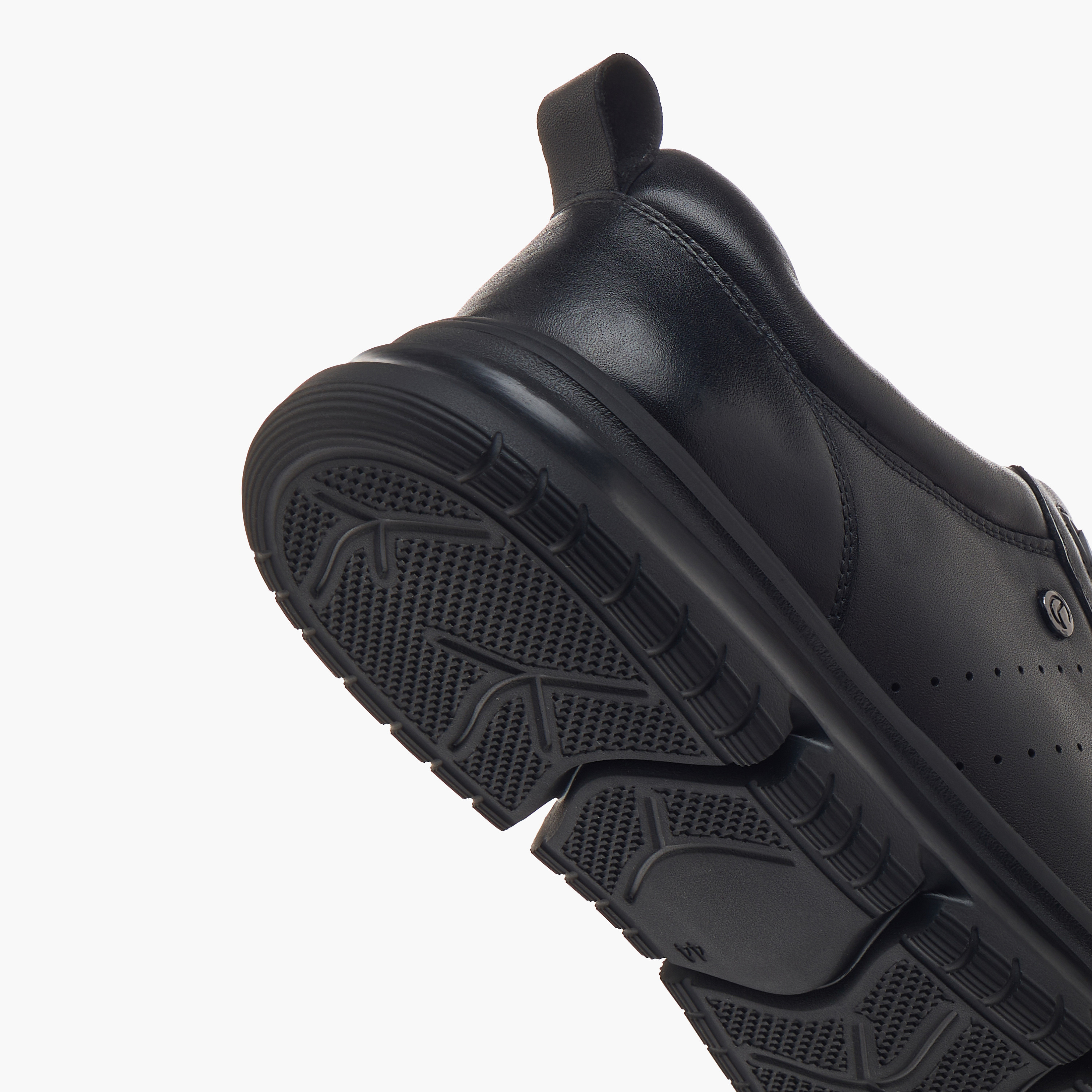 حذاء سنيكرز جلد بطول الكاحل ورباط إغلاق للرجال من لو كونفورت-men-shoes-sneakers-image-8