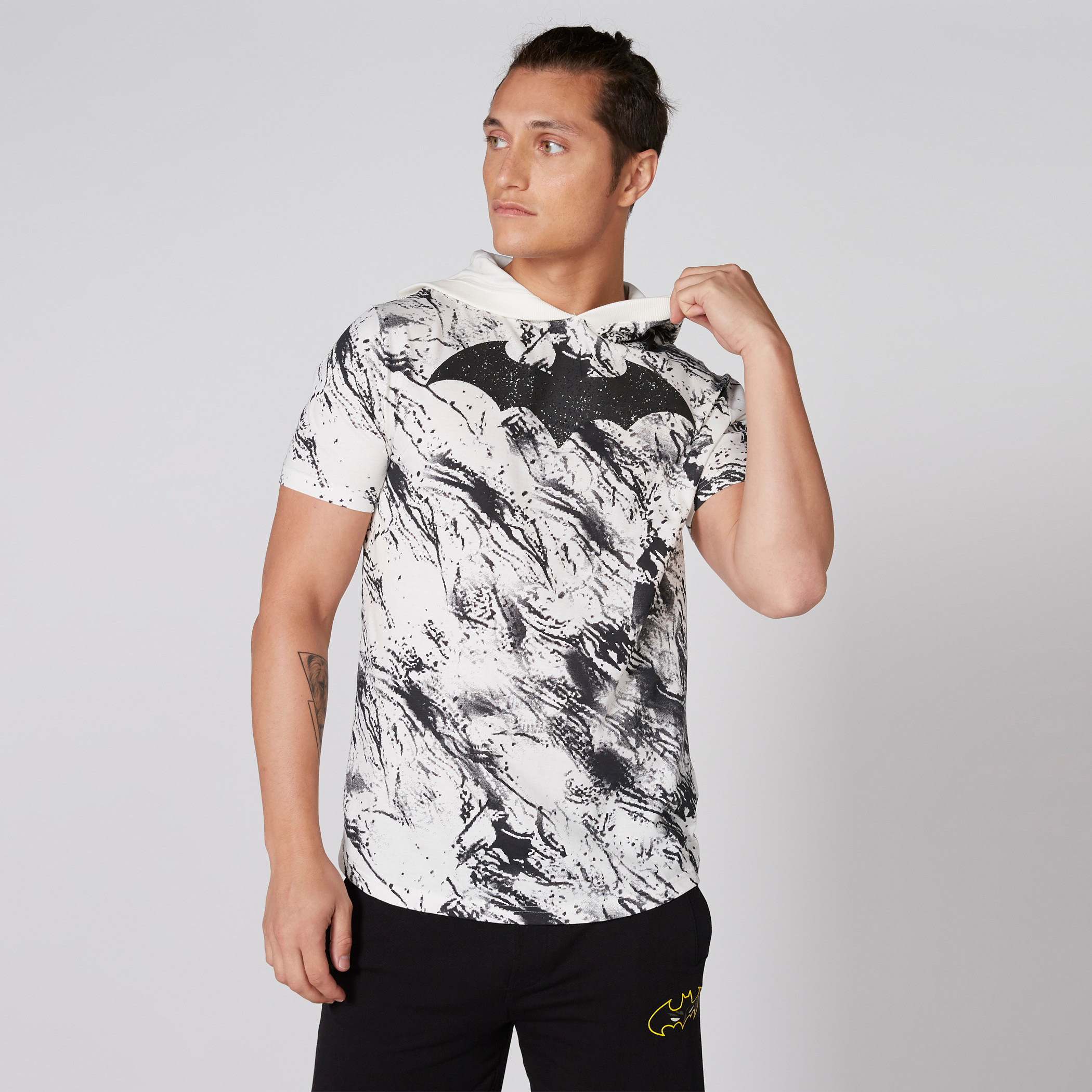 تيشيرت بأكمام قصيرة وقبعة وطبعات باتمان-men-clothing-tshirtsandpolos-tshirts-image-1