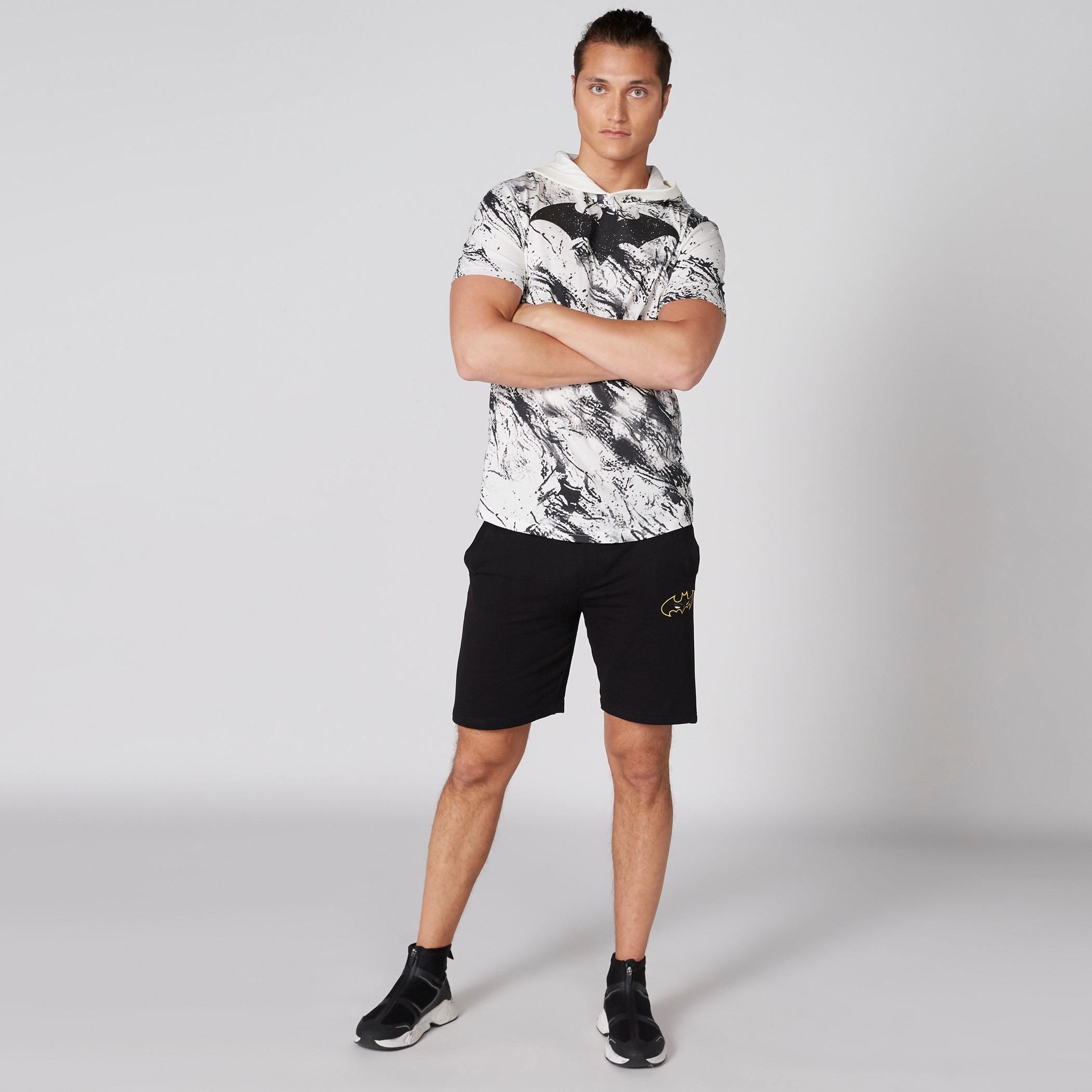 تيشيرت بأكمام قصيرة وقبعة وطبعات باتمان-men-clothing-tshirtsandpolos-tshirts-image-3