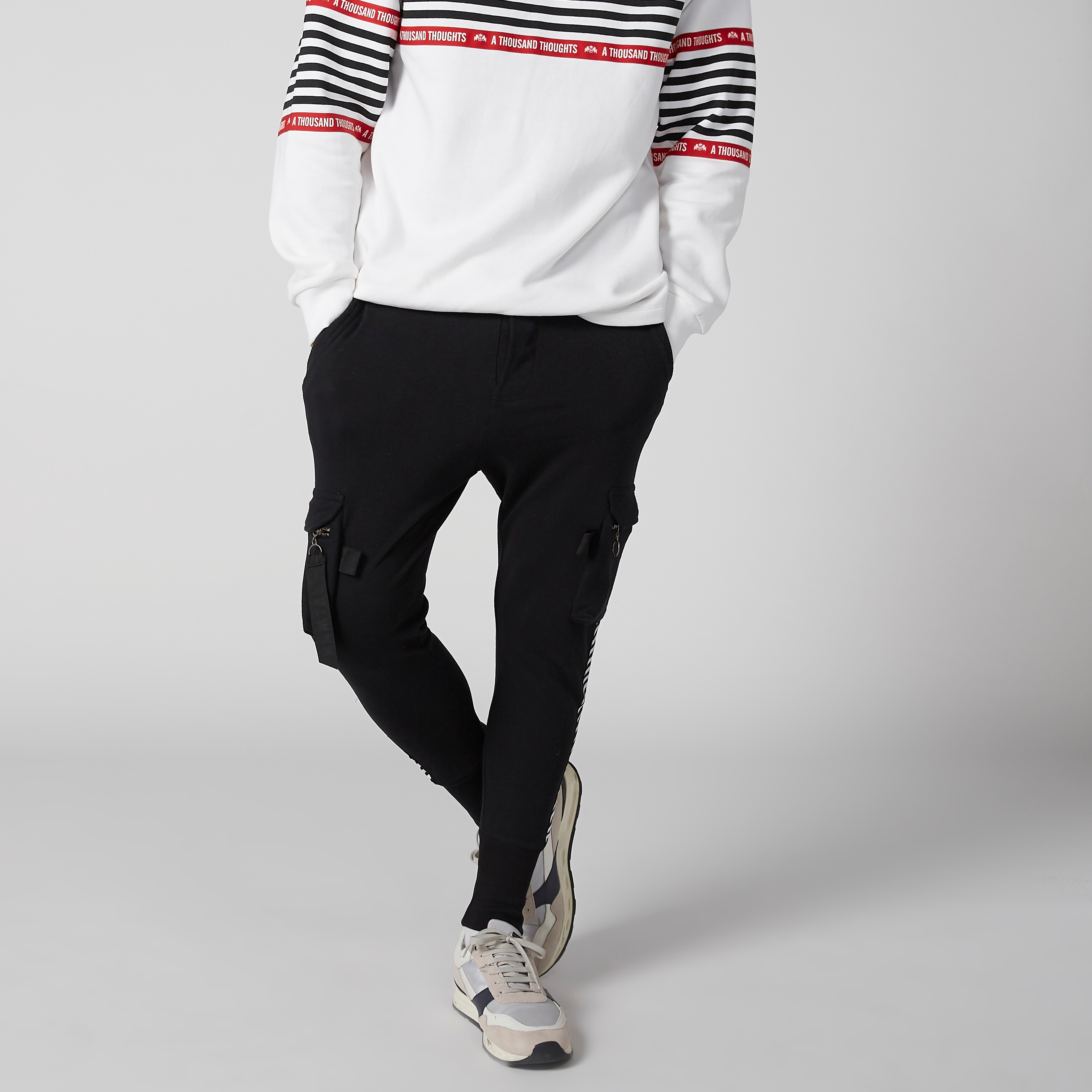 بنطال رياضي طويل مع سلسلة مفاتيح-men-clothing-bottoms-joggers-image-1