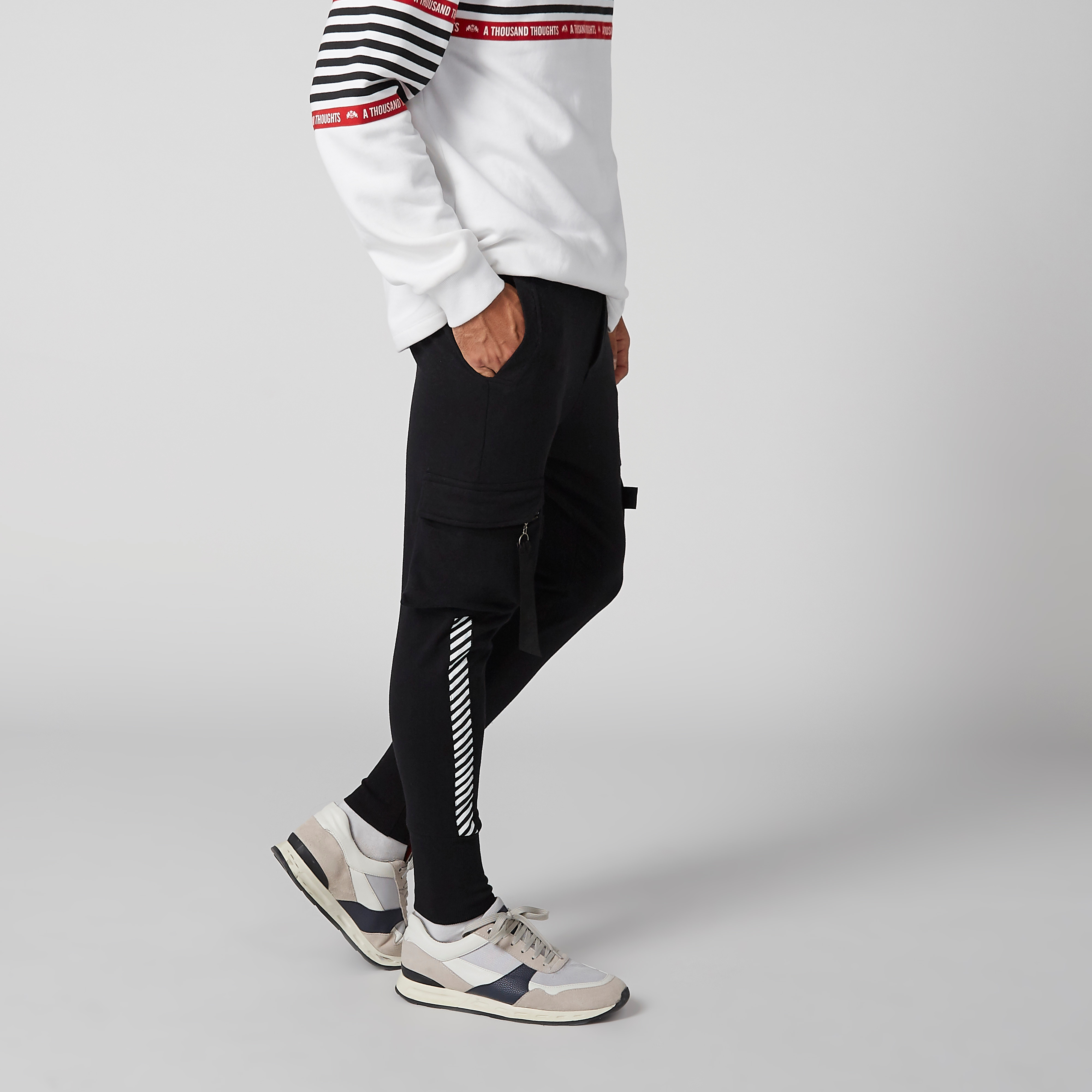 بنطال رياضي طويل مع سلسلة مفاتيح-men-clothing-bottoms-joggers-image-3