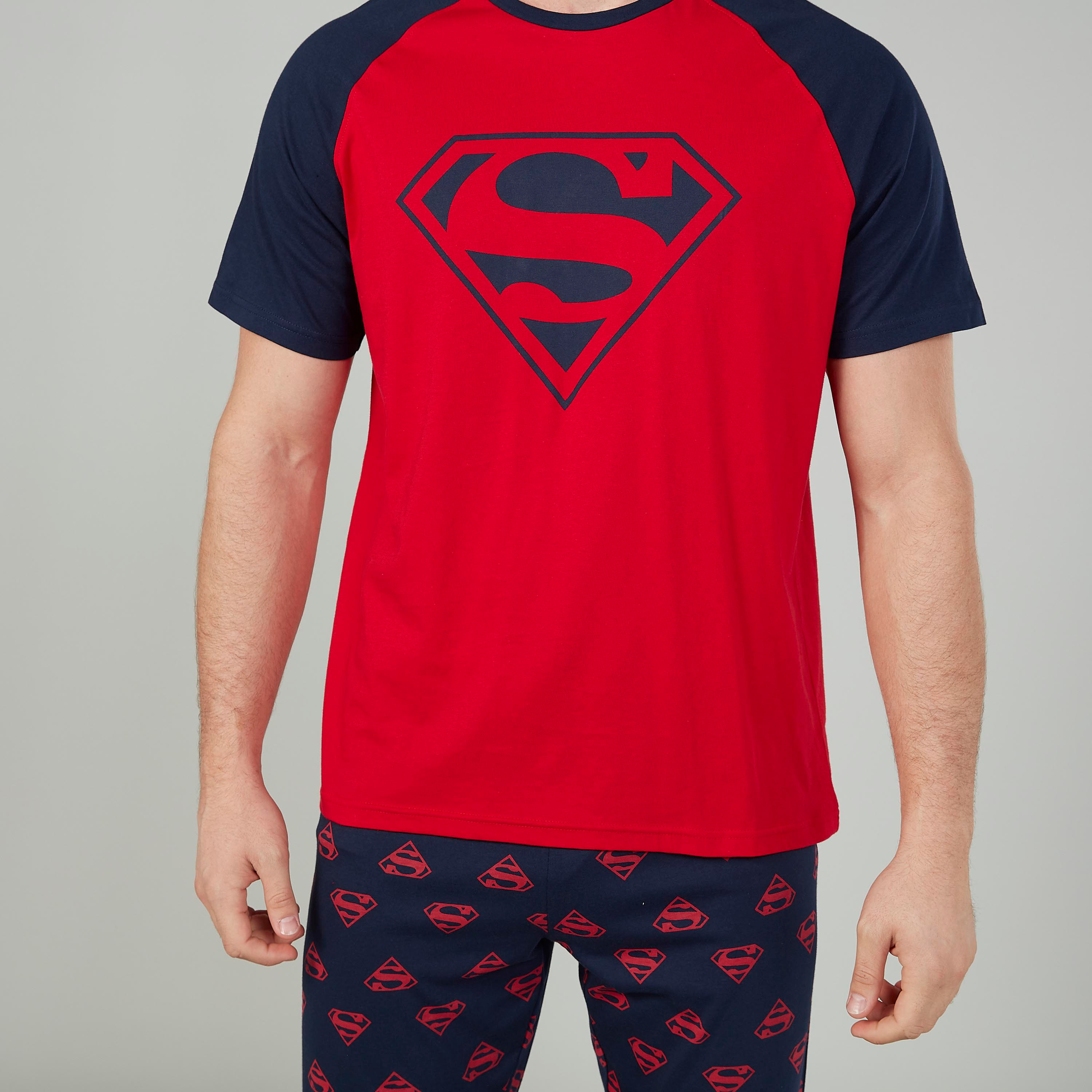 طقم مستدام من بنطلون رياضي وتيشيرت بطبعات سوبرمان-men-clothing-nightwear-sets-image-2