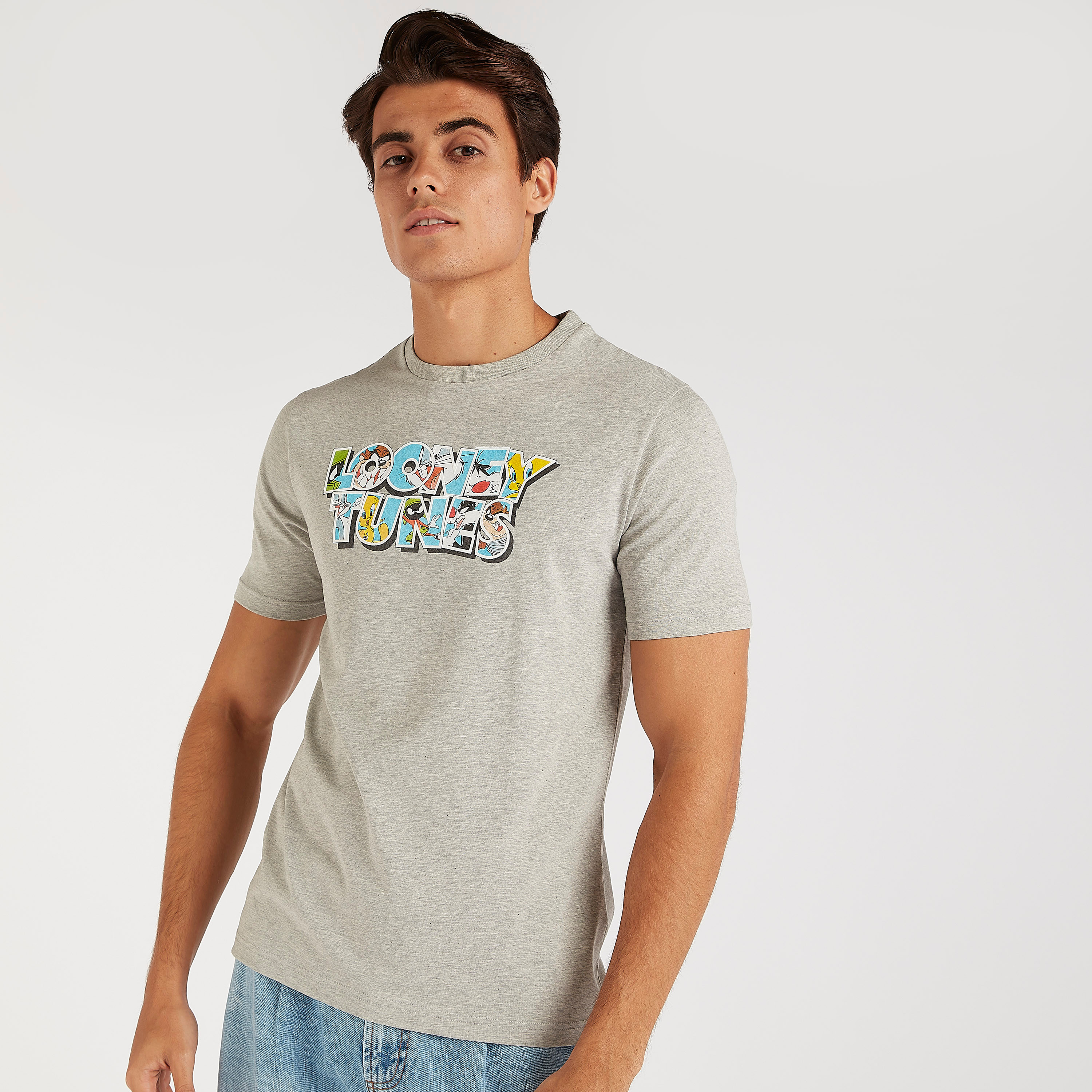 تيشيرت بياقة ضيقة وأكمام قصيرة وطبعات لوني تيونز-men-clothing-tshirtsandpolos-tshirts-image-1