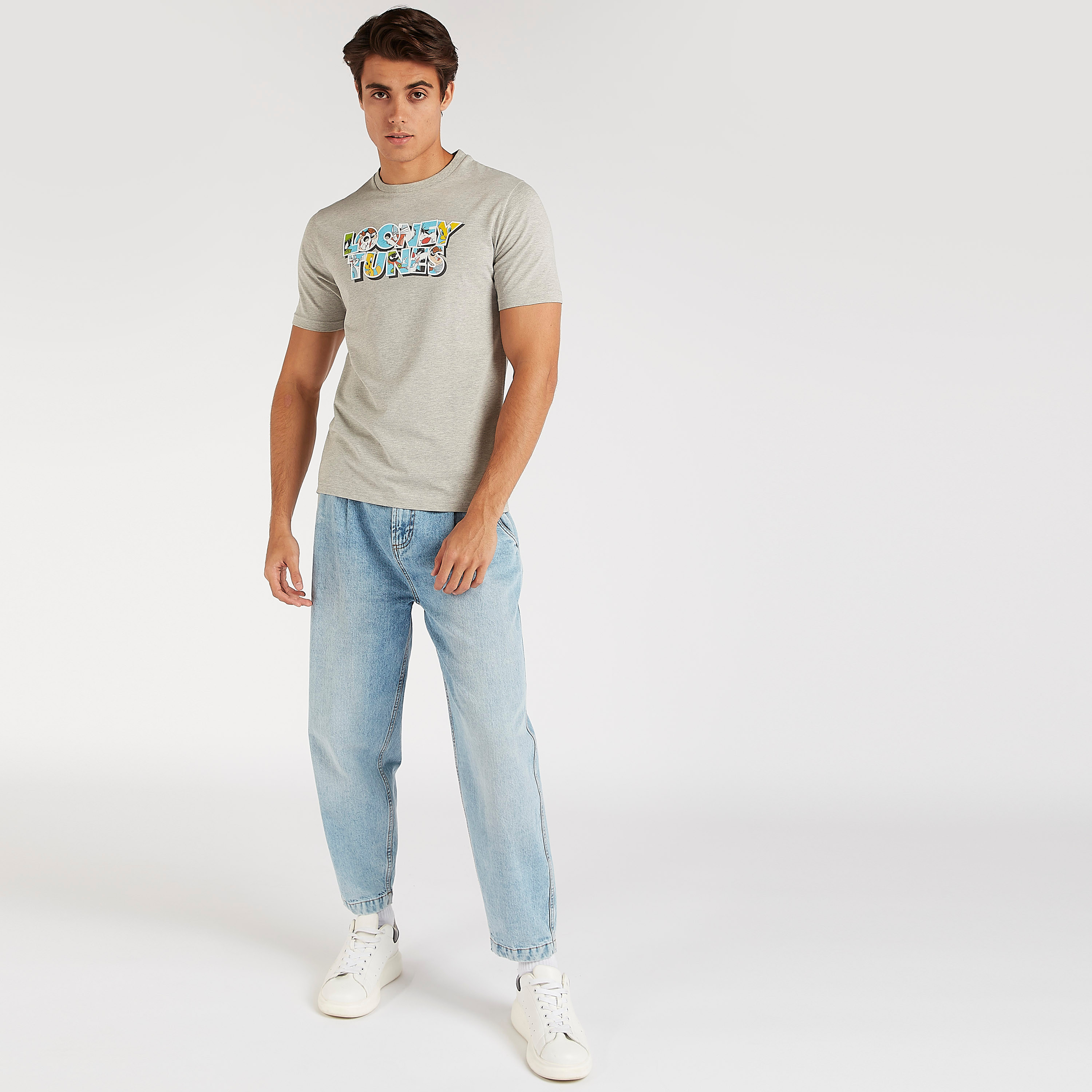 تيشيرت بياقة ضيقة وأكمام قصيرة وطبعات لوني تيونز-men-clothing-tshirtsandpolos-tshirts-image-2