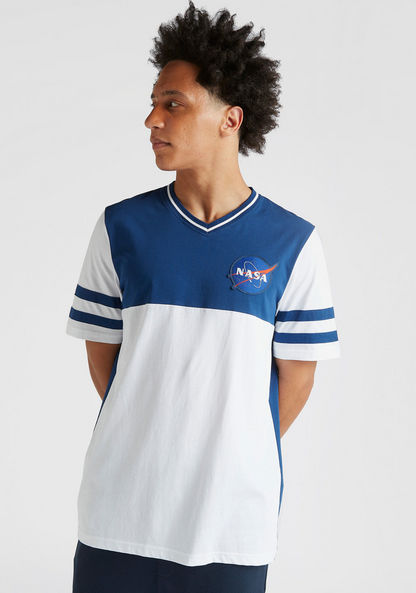 NASA Patchwork Detailed V-neck T-shirt with Short Sleeves