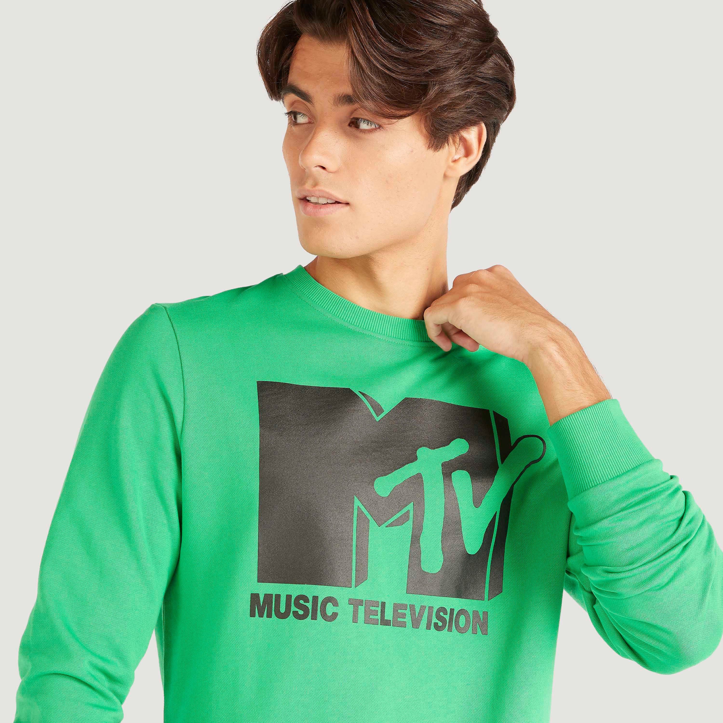 Buy Men s MTV Print Crew Neck Sweatshirt with Long Sleeves Online Centrepoint Oman