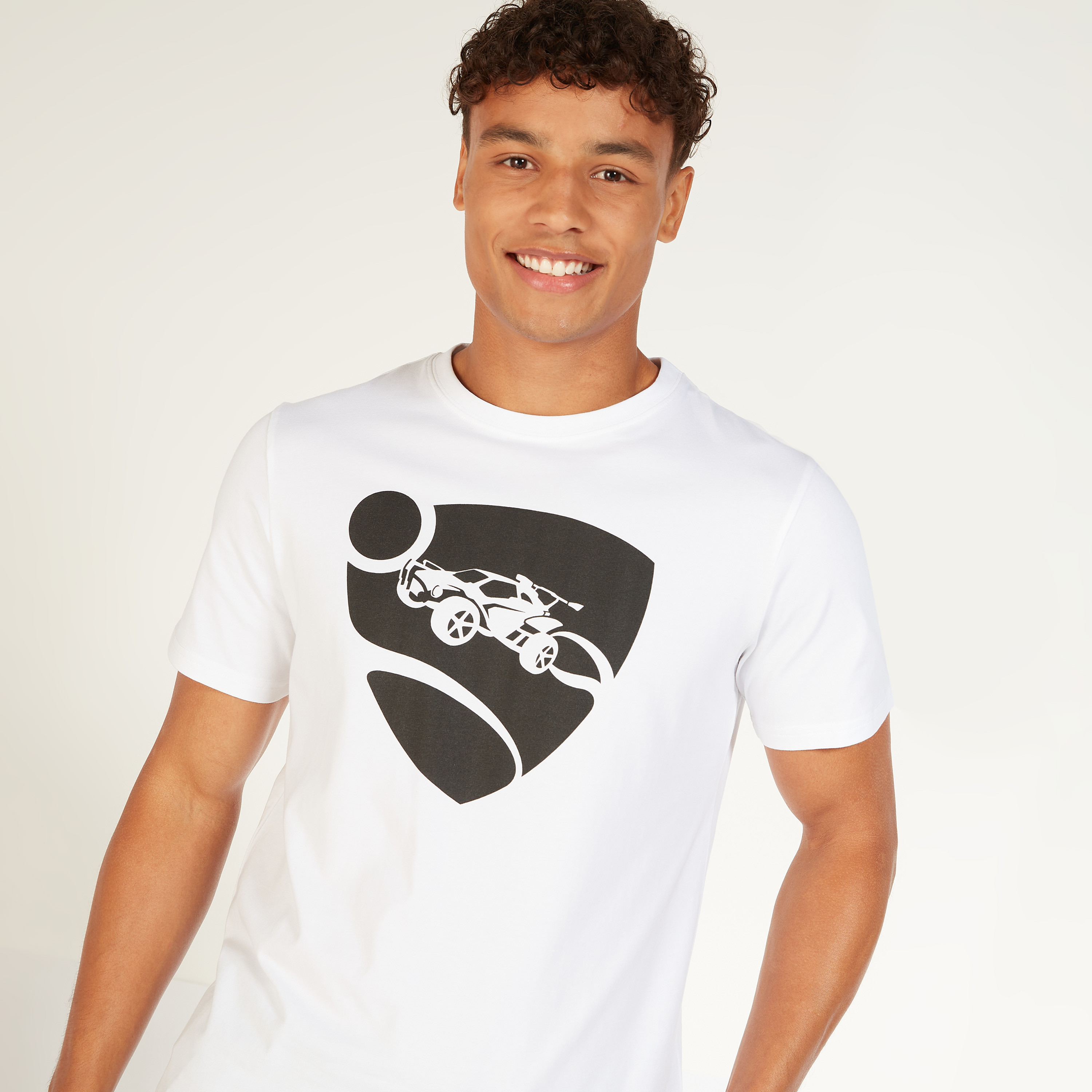تيشيرت بياقة ضيقة وأكمام قصيرة وطبعات-men-clothing-tshirtsandpolos-tshirts-image-1