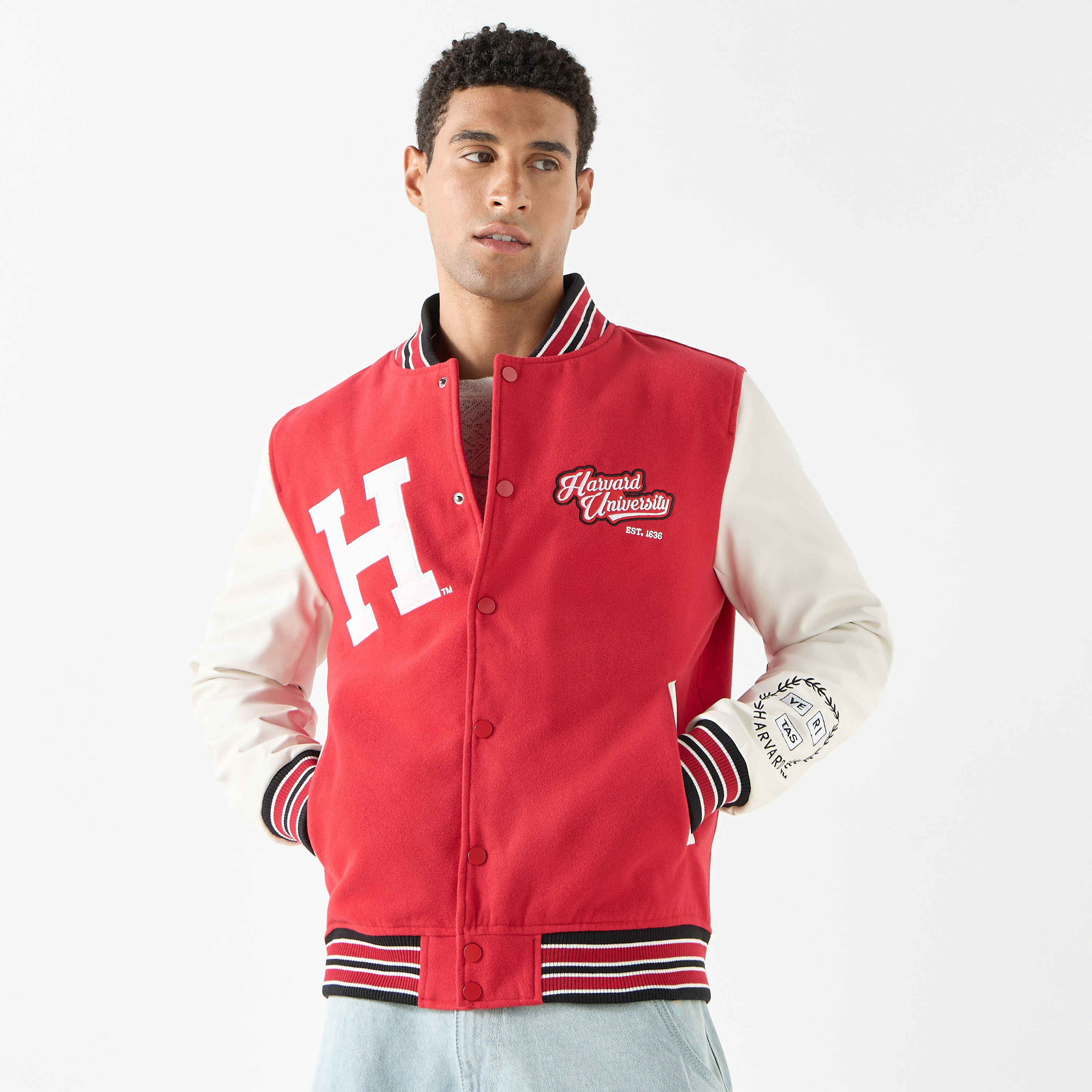 جاكيت بومبر بأزرار وشعار جامعة هارفارد مع جيوب-men-clothing-jacketsandblazers-jackets-image-1