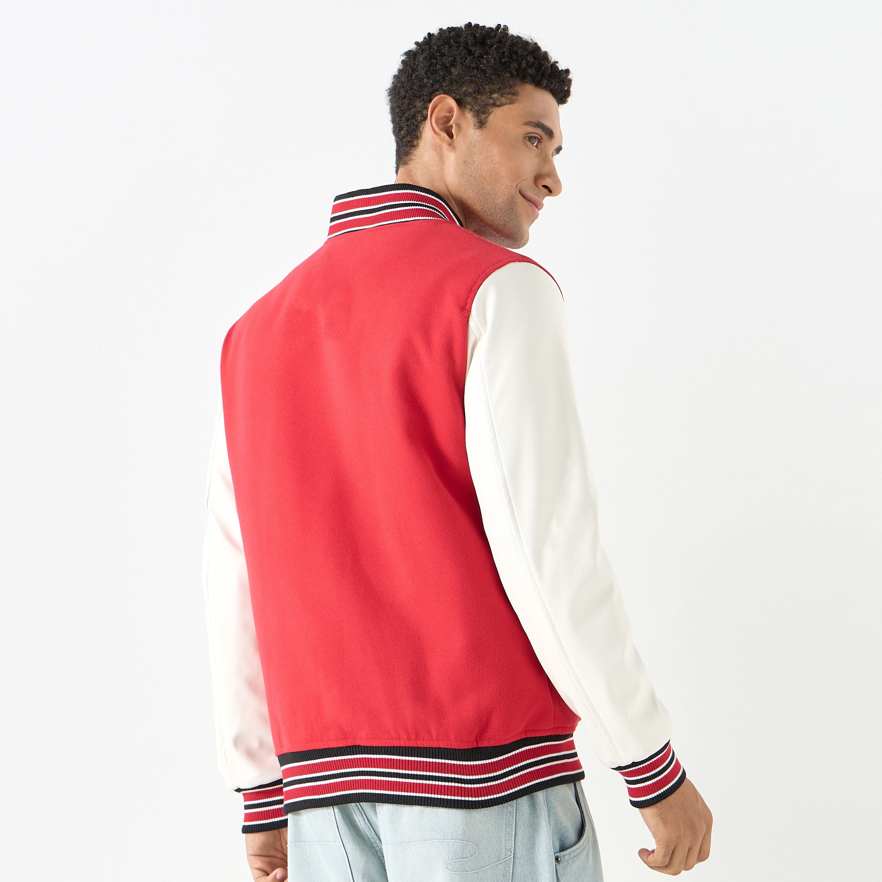 جاكيت بومبر بأزرار وشعار جامعة هارفارد مع جيوب-men-clothing-jacketsandblazers-jackets-image-3