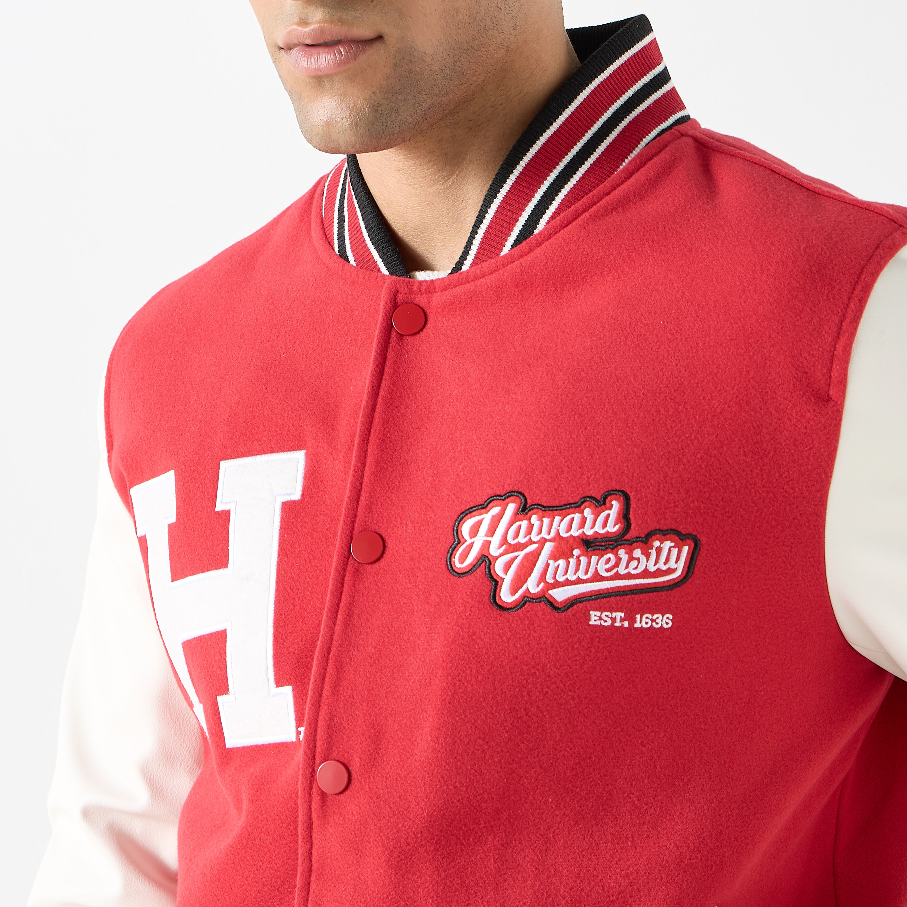 جاكيت بومبر بأزرار وشعار جامعة هارفارد مع جيوب-men-clothing-jacketsandblazers-jackets-image-4