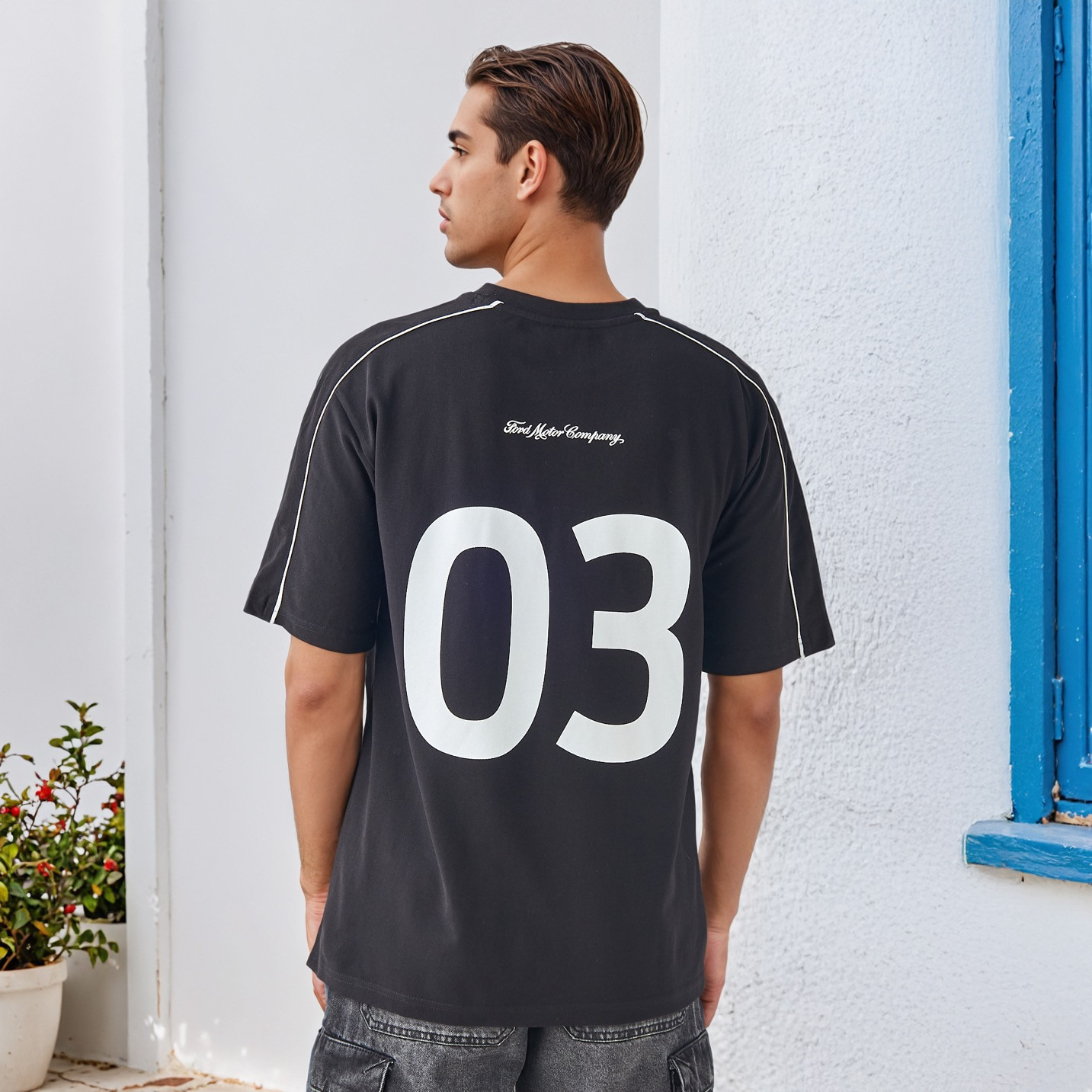 تي شيرت فورد للرجال بقصة مريحة وياقة دائرية وأكمام قصيرة-men-clothing-tshirtsandpolos-tshirts-image-3