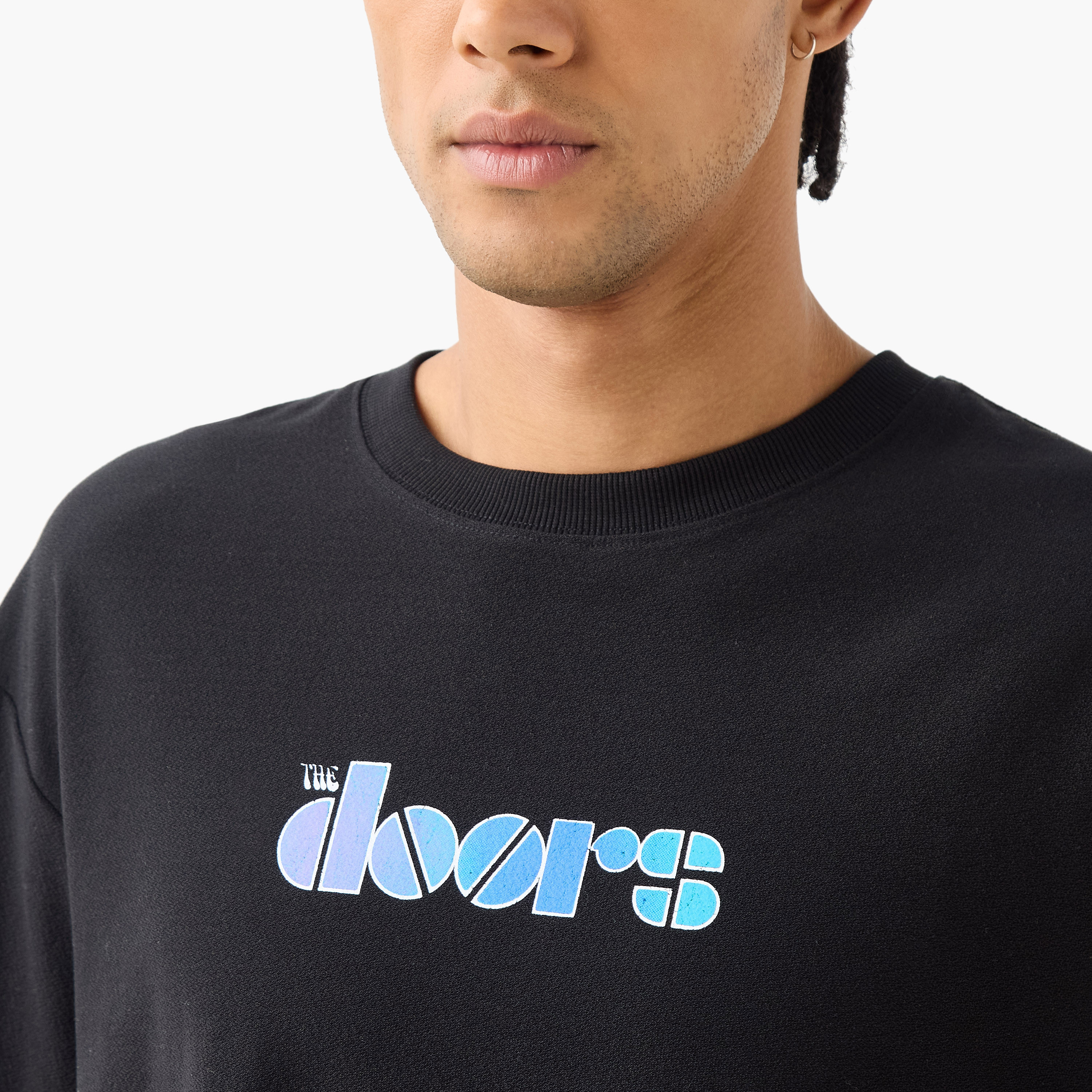 تيشيرت بياقة ضيقة وطبعات-men-clothing-tshirtsandpolos-tshirts-image-4