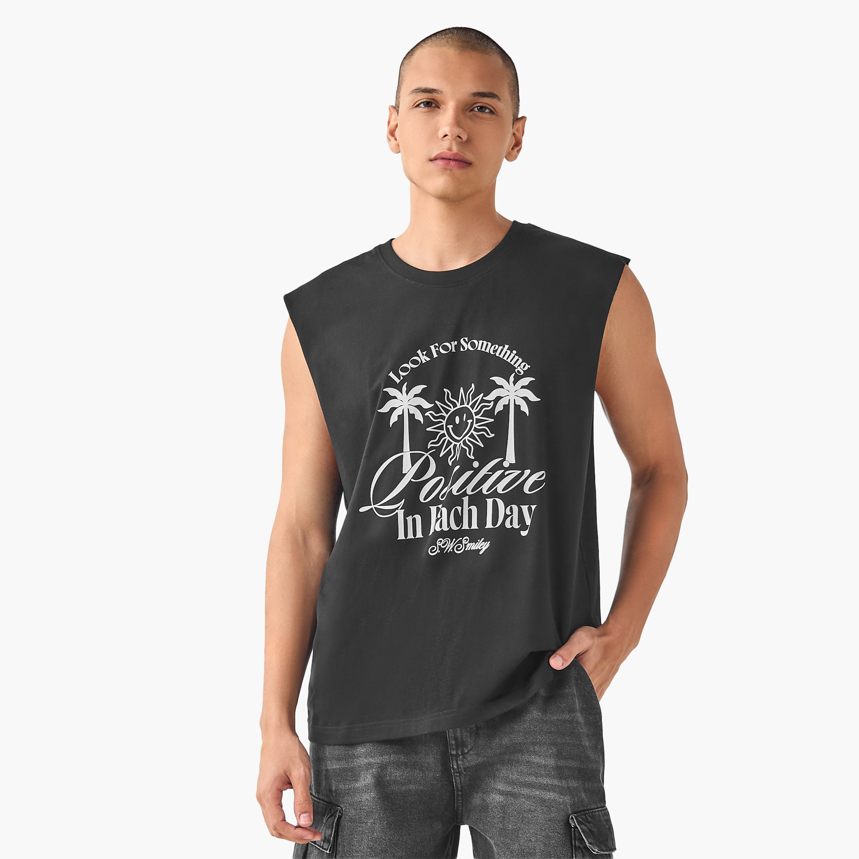فيست سمايلي رجالي بدون أكمام بياقة دائرية-men-clothing-tshirtsandpolos-vests-image-1