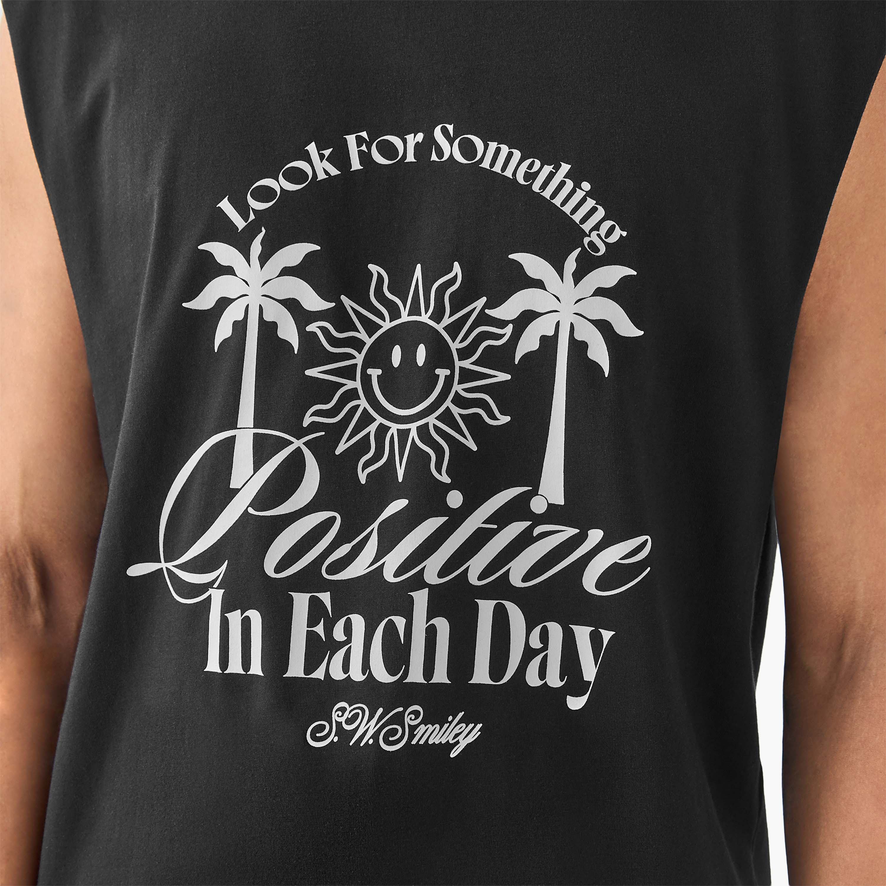 فيست سمايلي رجالي بدون أكمام بياقة دائرية-men-clothing-tshirtsandpolos-vests-image-4