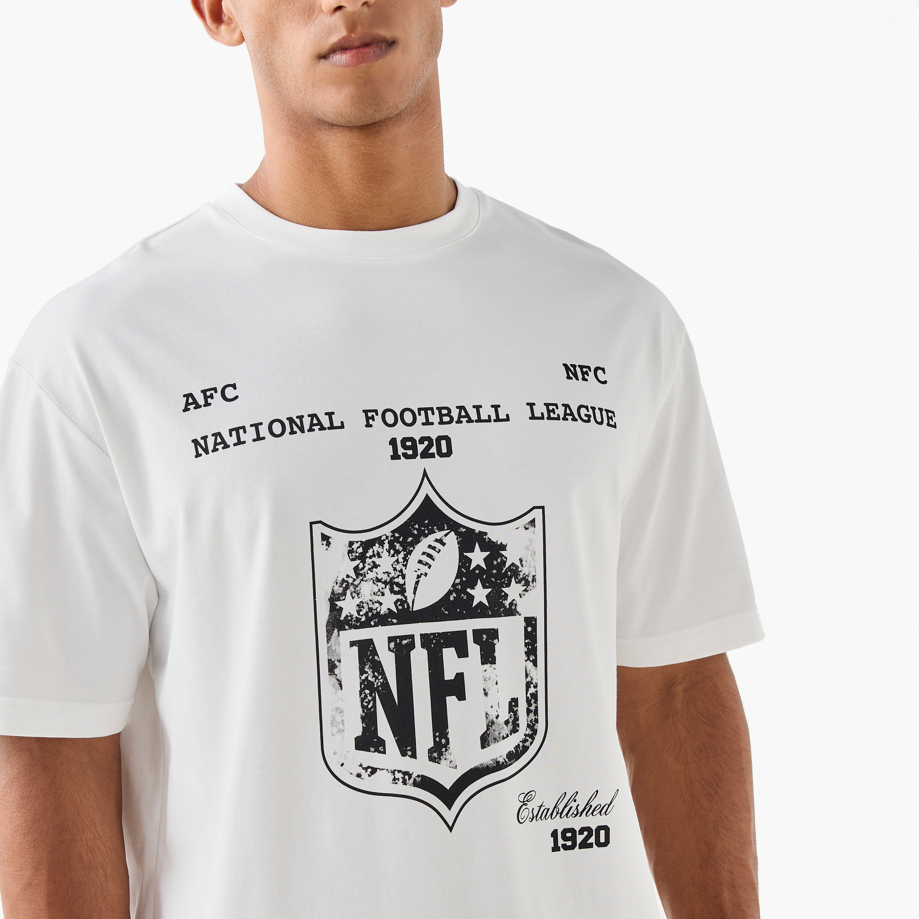 تيشيرت بقصة عادية وياقة ضيقة وأكمام قصيرة للرجال-men-clothing-tshirtsandpolos-tshirts-image-4