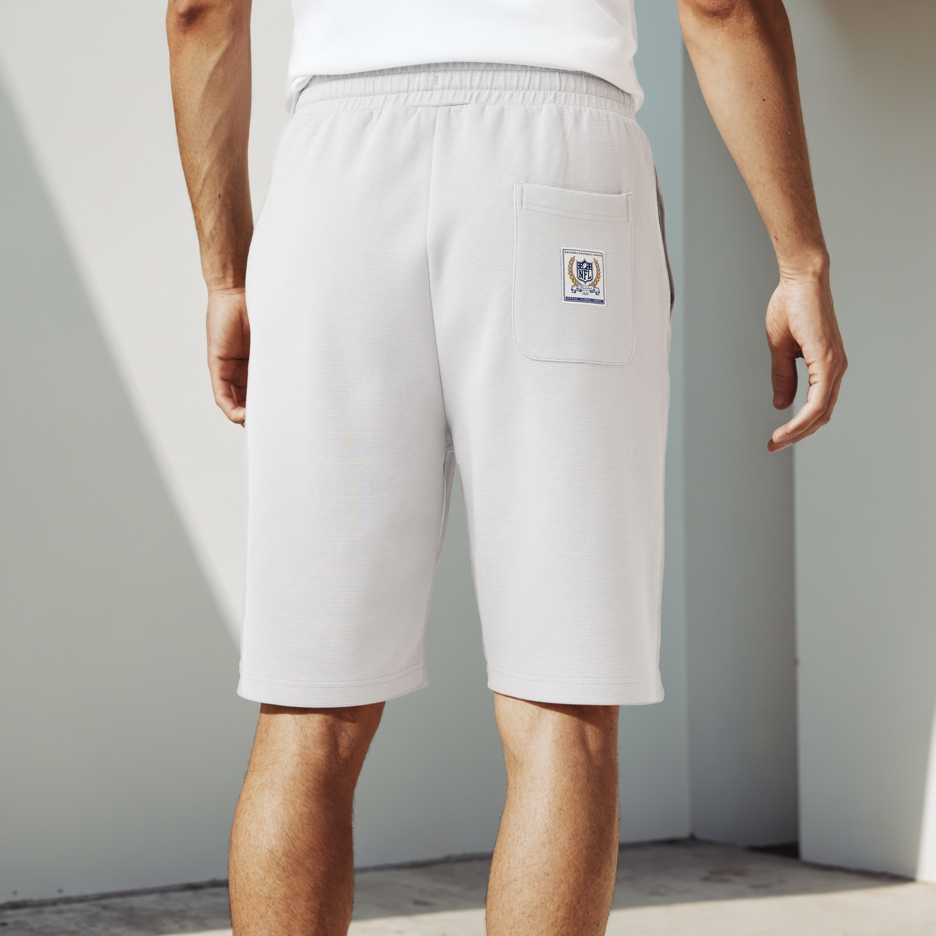 شورت بقصّة مريحة وجيوب وخصر مطاطي وتزيينات-men-clothing-bottoms-shorts-image-3