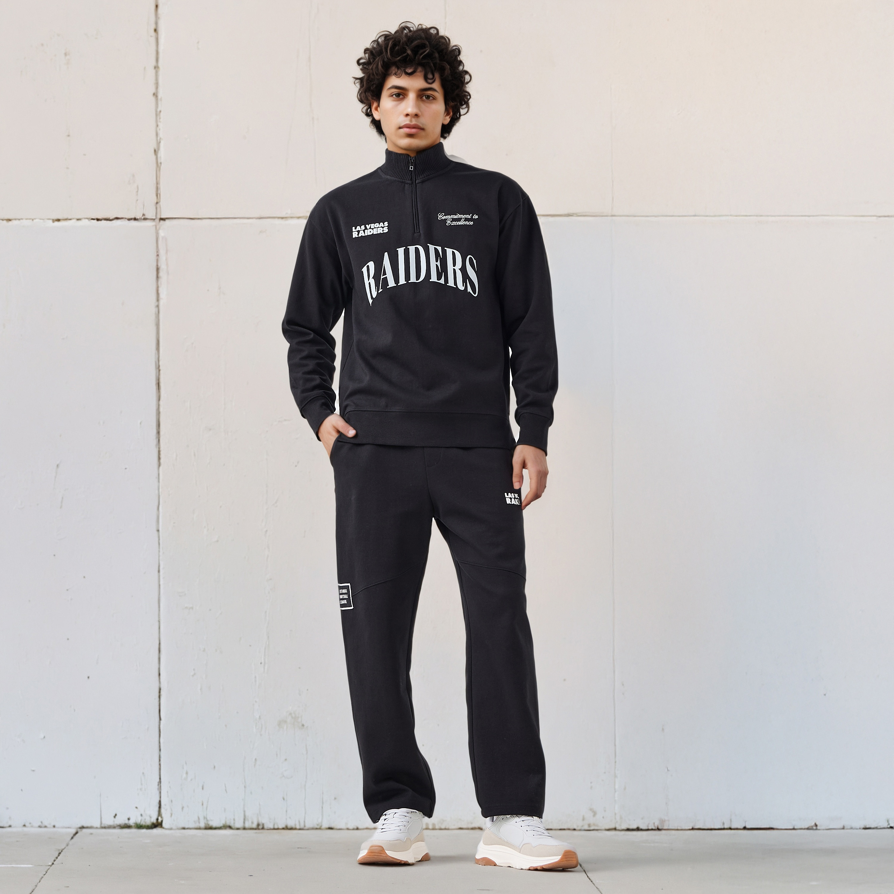 بنطال رياضي للرجال من لاس فيغاس رايدرز NFL بقصة عادية وخصر مرن-men-clothing-bottoms-joggers-image-2