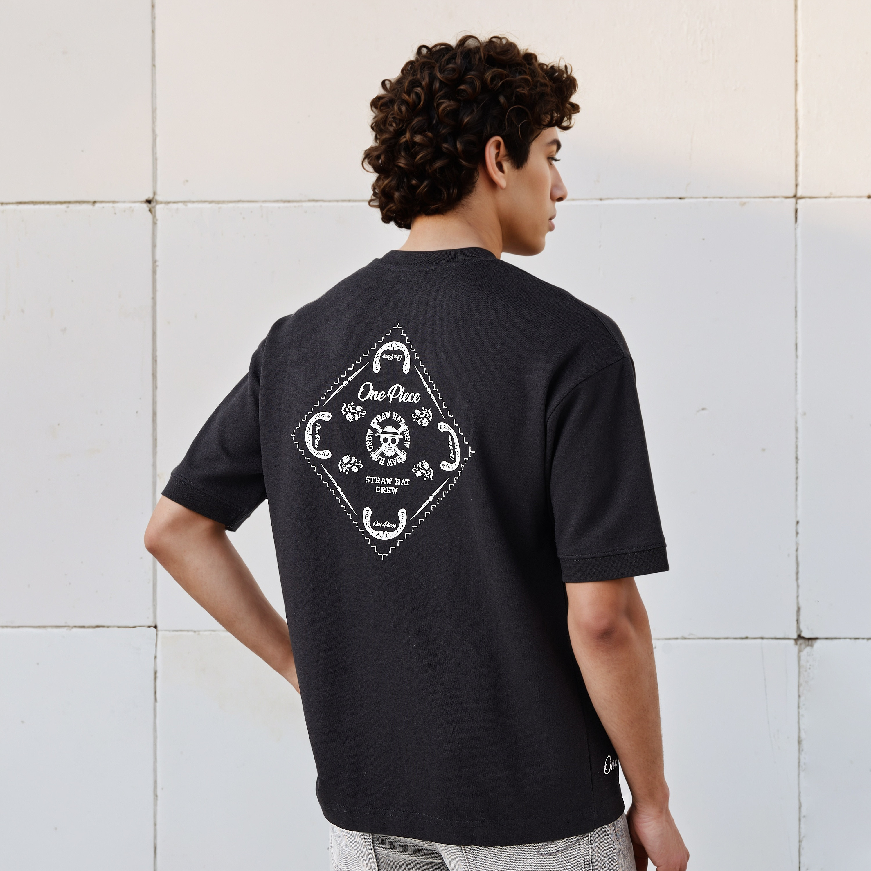 تي شيرت ون بيس أنمي للرجال بقصة مريحة وياقة دائرية وأكمام قصيرة-men-clothing-tshirtsandpolos-tshirts-image-1